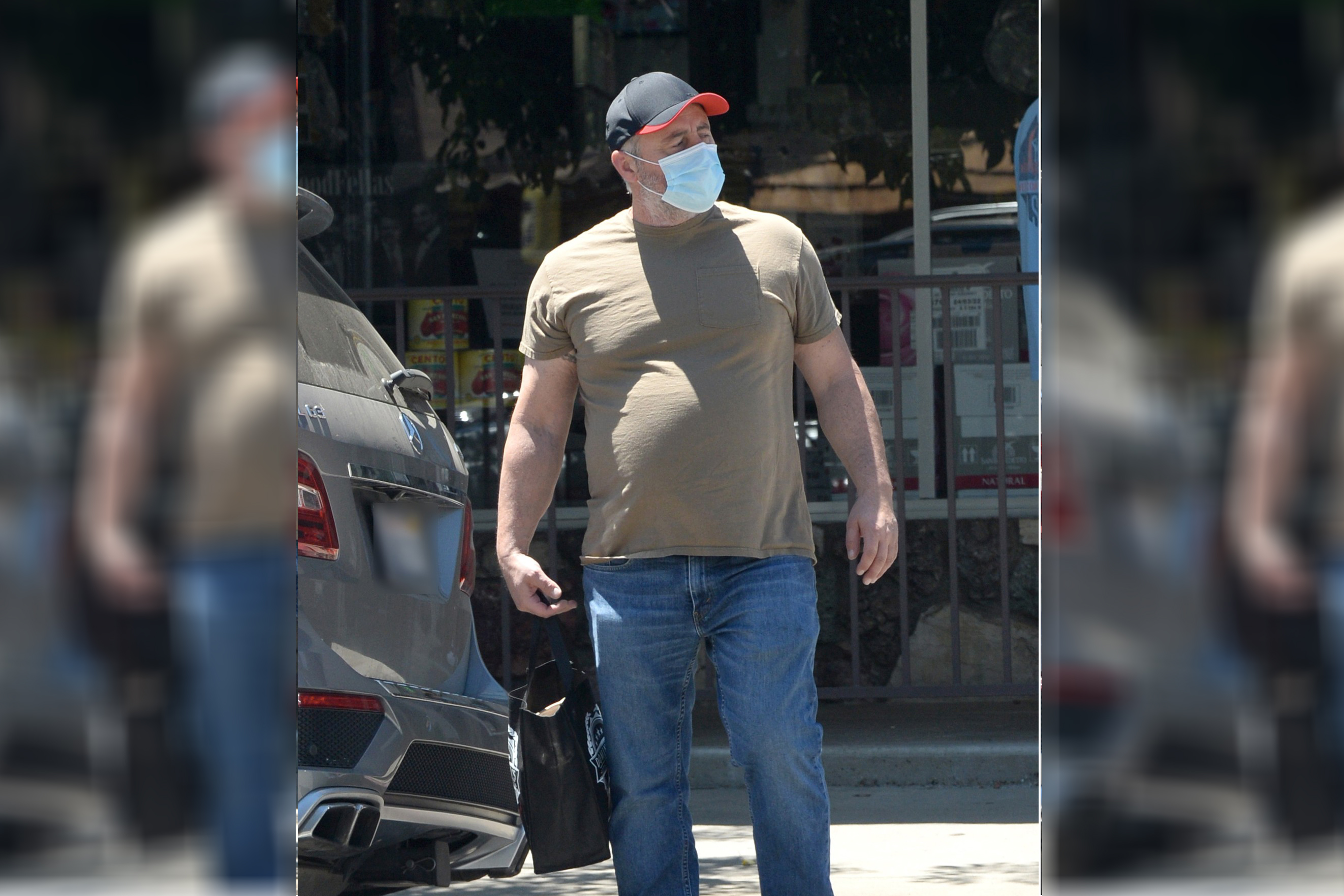 EXCLUSIVE: Matt LeBlanc Picks Up Some Food To Go and Some Cigarettes in Los Angeles.