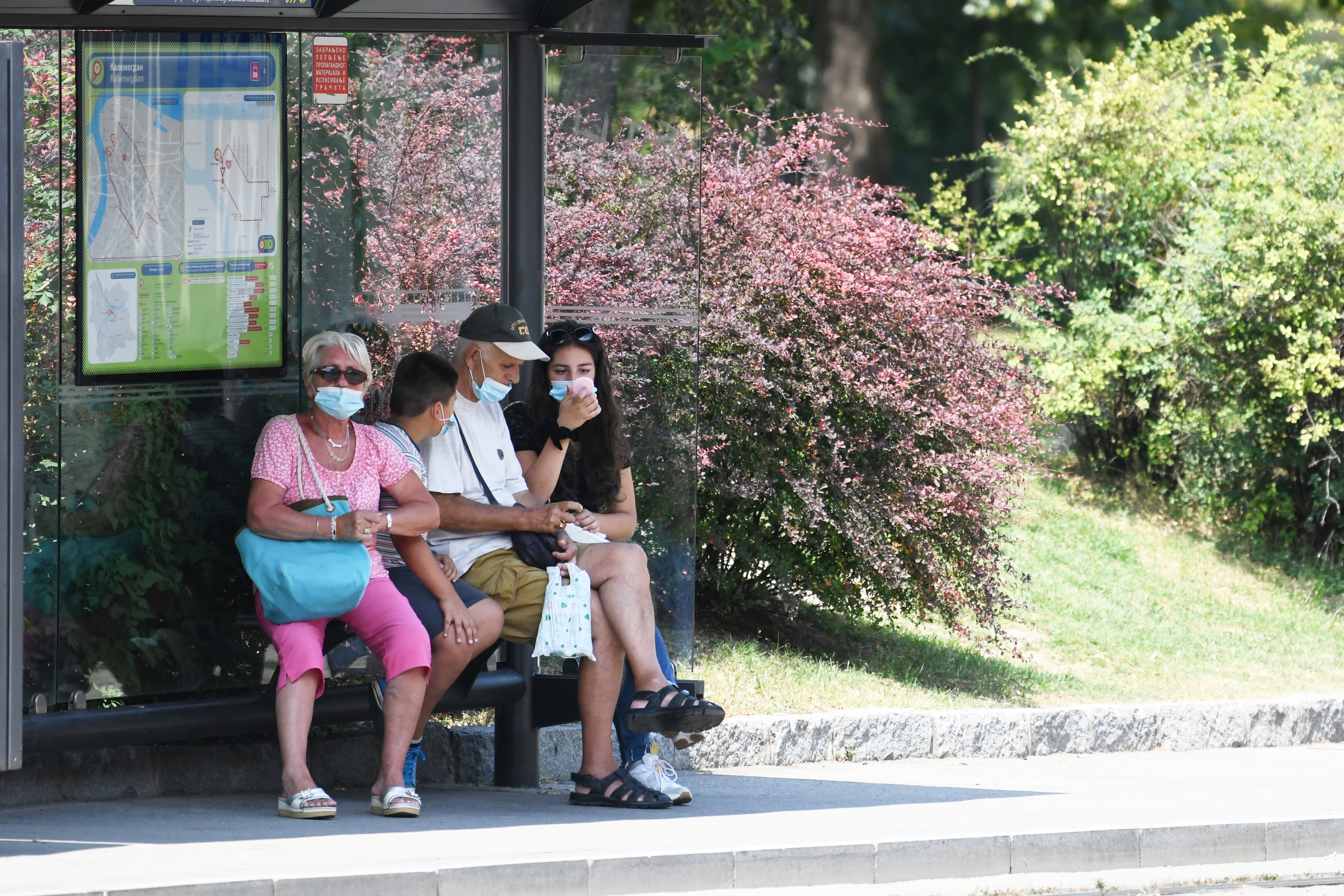 Beograd 16.07.2020. Lepo vreme, leto, autobusko stajalište, stanica, autobuska stanica, gsp, zaštitna maska, koronavirus Foto: Vesna Lalić/Nova.rs