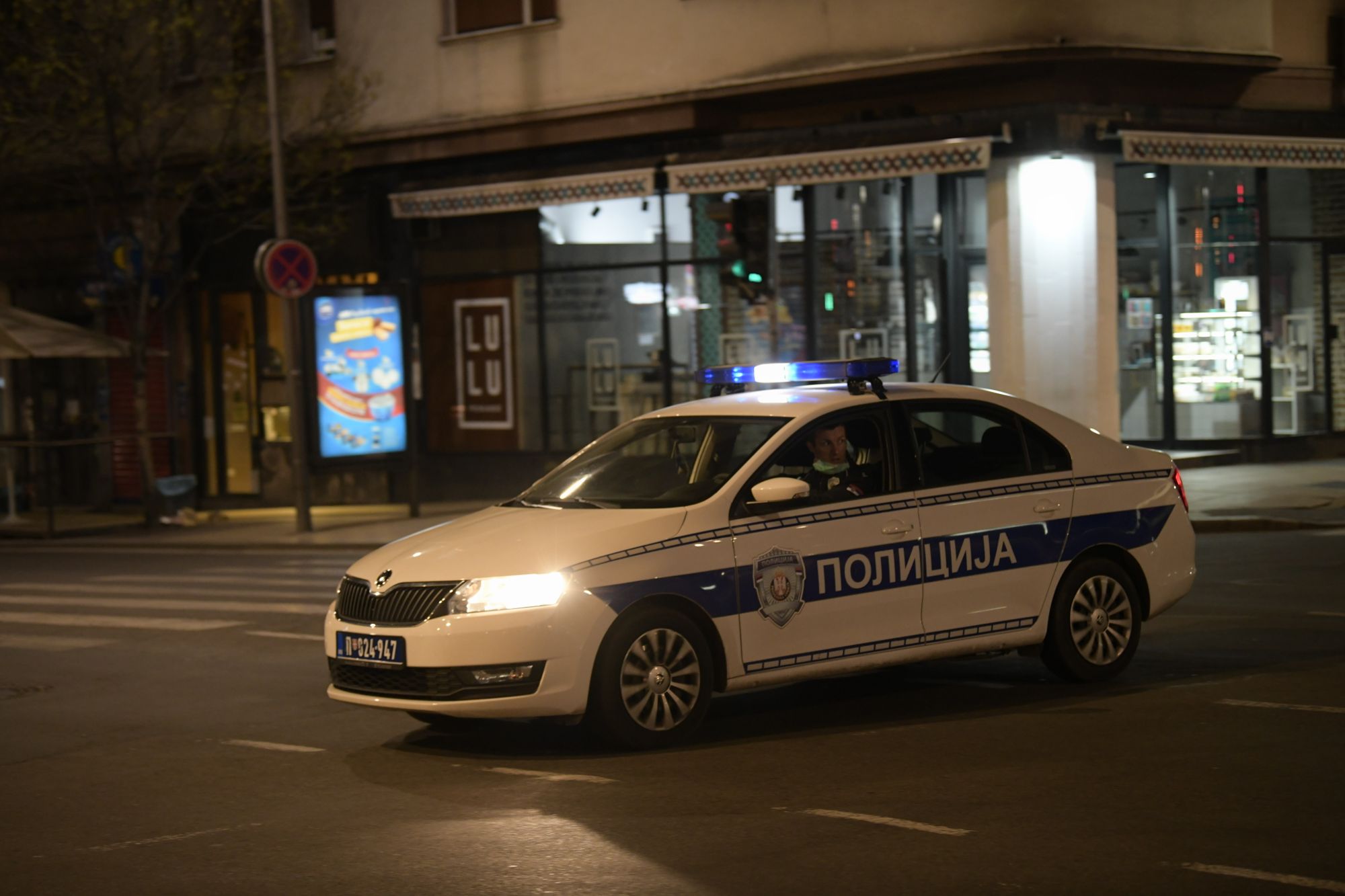 Beograd 18.03.2020. Policija, Dom omladine. Policijski čas, uveden, počeo policijski čas, vanredno stanje, koronavirus, prazne ulice Foto: Goran Srdanov/Nova.rs