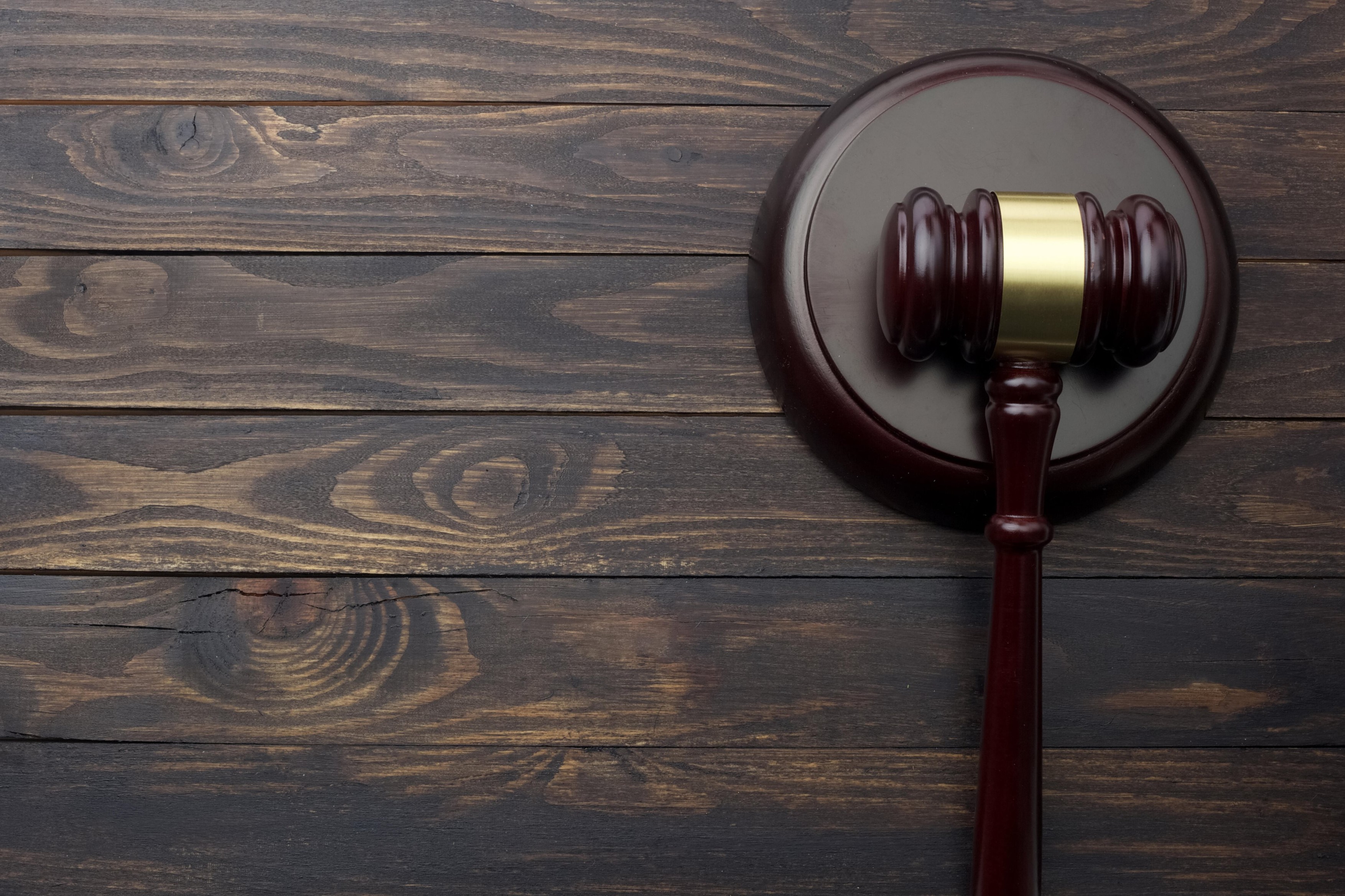 Sudski čekić, presuda, sudstvo