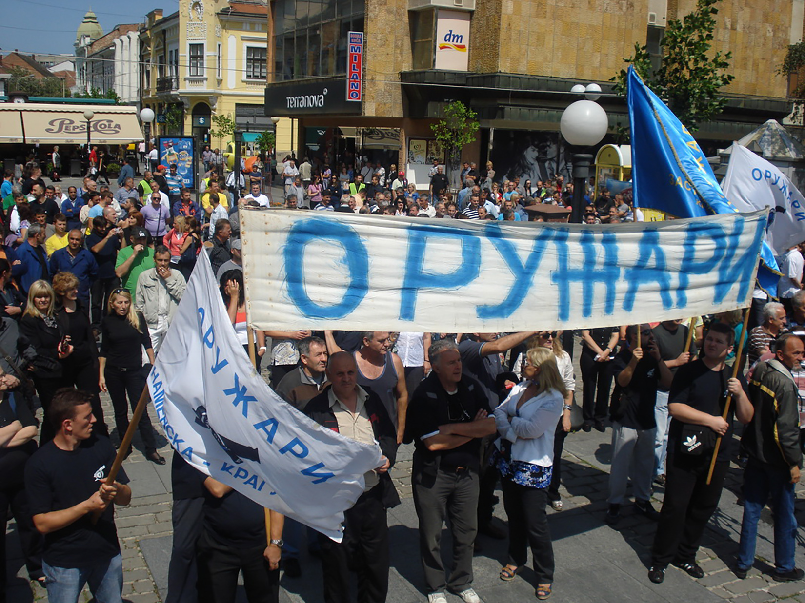 tekst o progonu sindikata u Zastava oružju