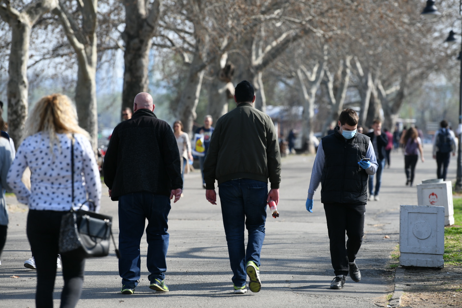 Beograd, Zemun, 21.03.2020. zemunski kej, vikend, koronavirus, šetnja, lep dan, vanredno stanje, maska Foto: Vesna Lalić/Nova.rs