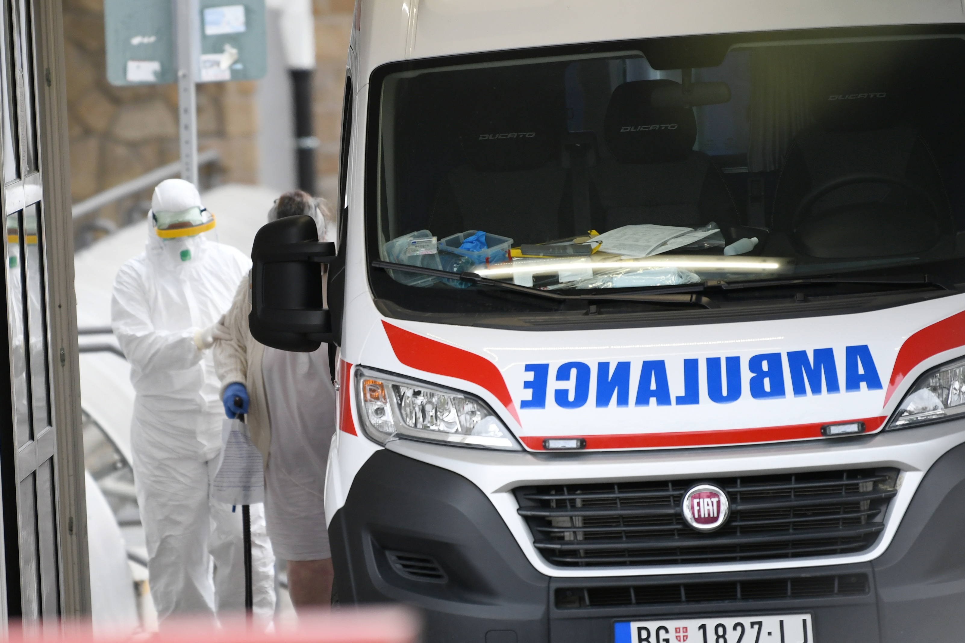 Beograd, 31.03.2020. Kliničko bolnički centar Dr Dragiša Mišović, Dedinje, bolnica, koronavirus, hitna pomoć, medicinsko osoblje, pacijent, skafander Foto: Vesna Lalić/Nova.rs