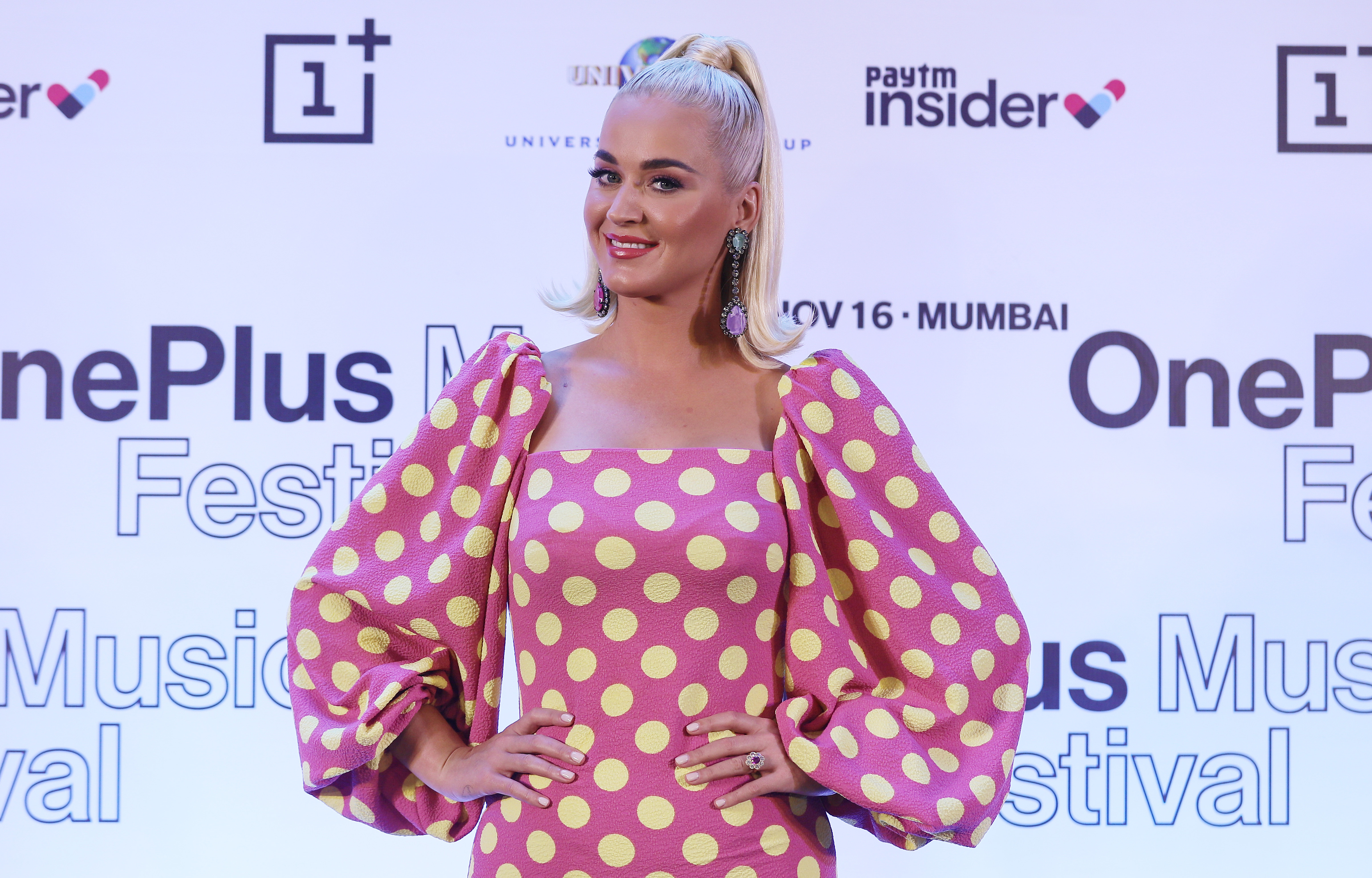Keti Peri epa07990116 US singer Katy Perry gestures during a press conference ahead of her concert in Mumbai, India, 12 November 2019.  EPA-EFE/DIVYAKANT SOLANKI