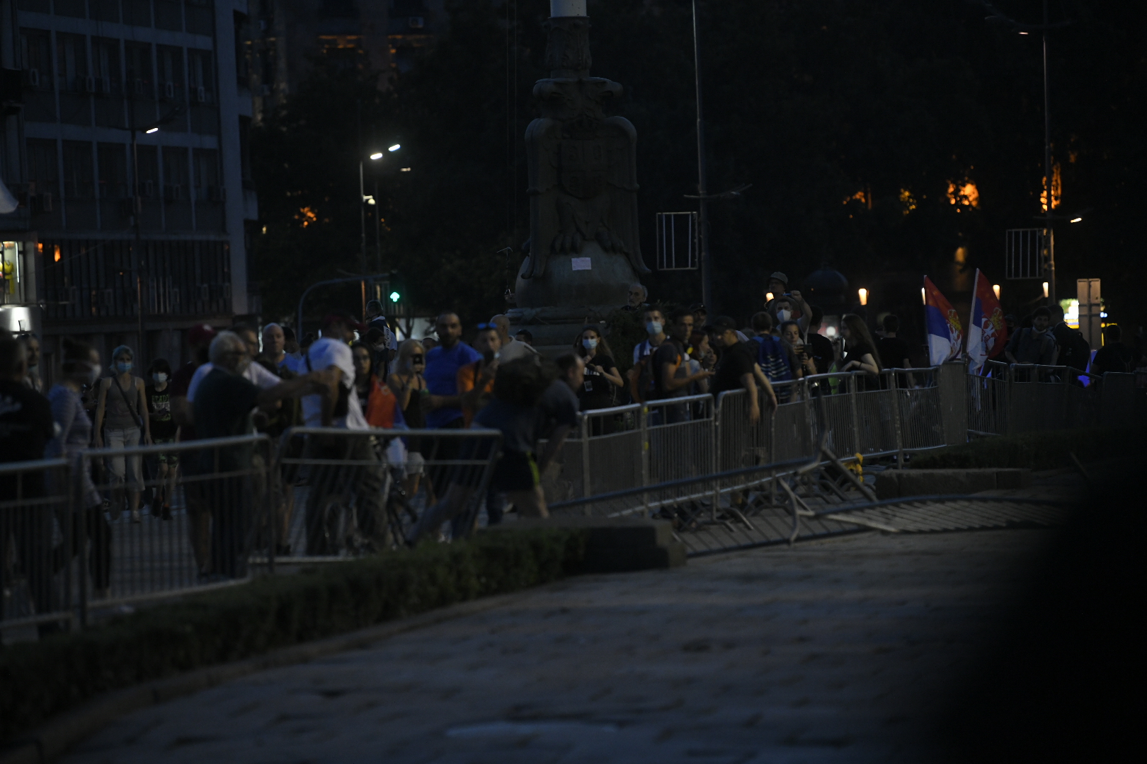 Beograd 11.07.2020. Protest, peti dan, 5 dan, demonstracije, okupljanje, dolazak na plato ispred Skupštine. Skupština Foto: Nemanja Jovanović/Nova.rs