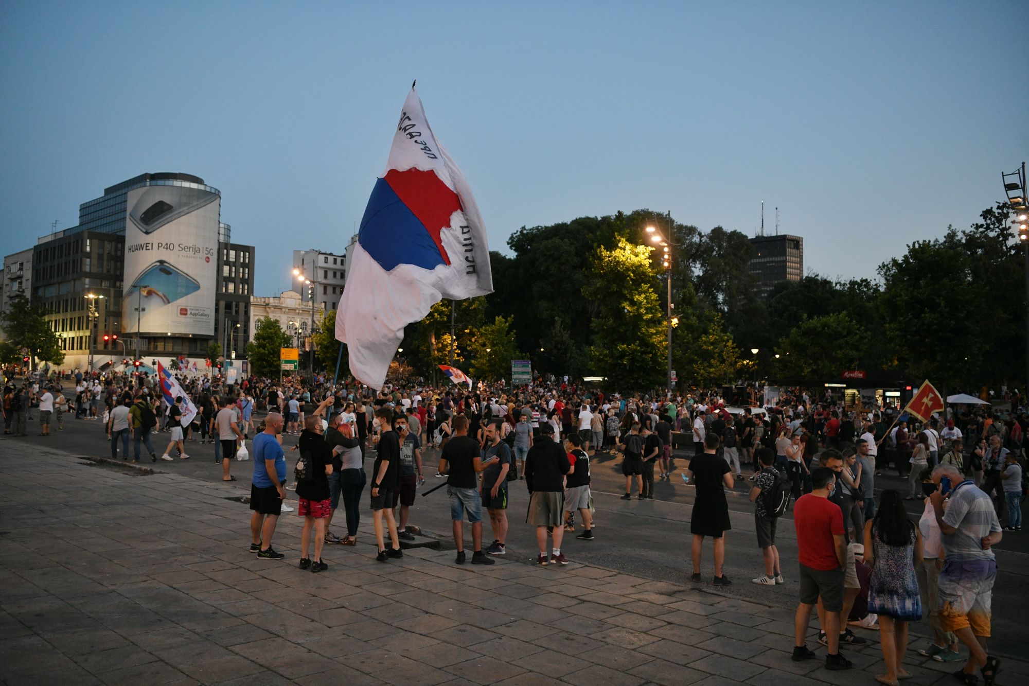 Beograd 11.07.2020. Protest, peti dan, 5 dan, demonstracije, okupljanje, dolazak na plato ispred Skupštine. Skupština Foto: Filip Krainčanić/Nova.rs
