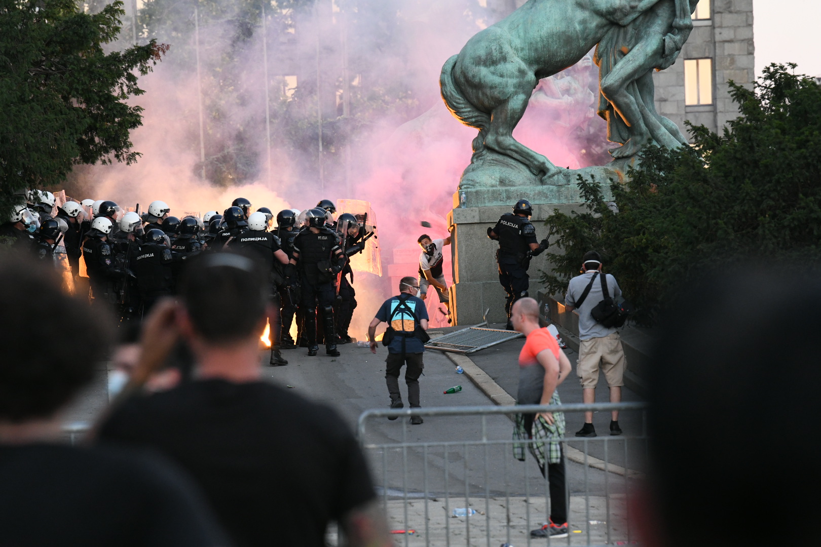 Beograd, 08.07.2020. Skupština, protest 2. dan Foto: Vesna Lalić/Nova.rs