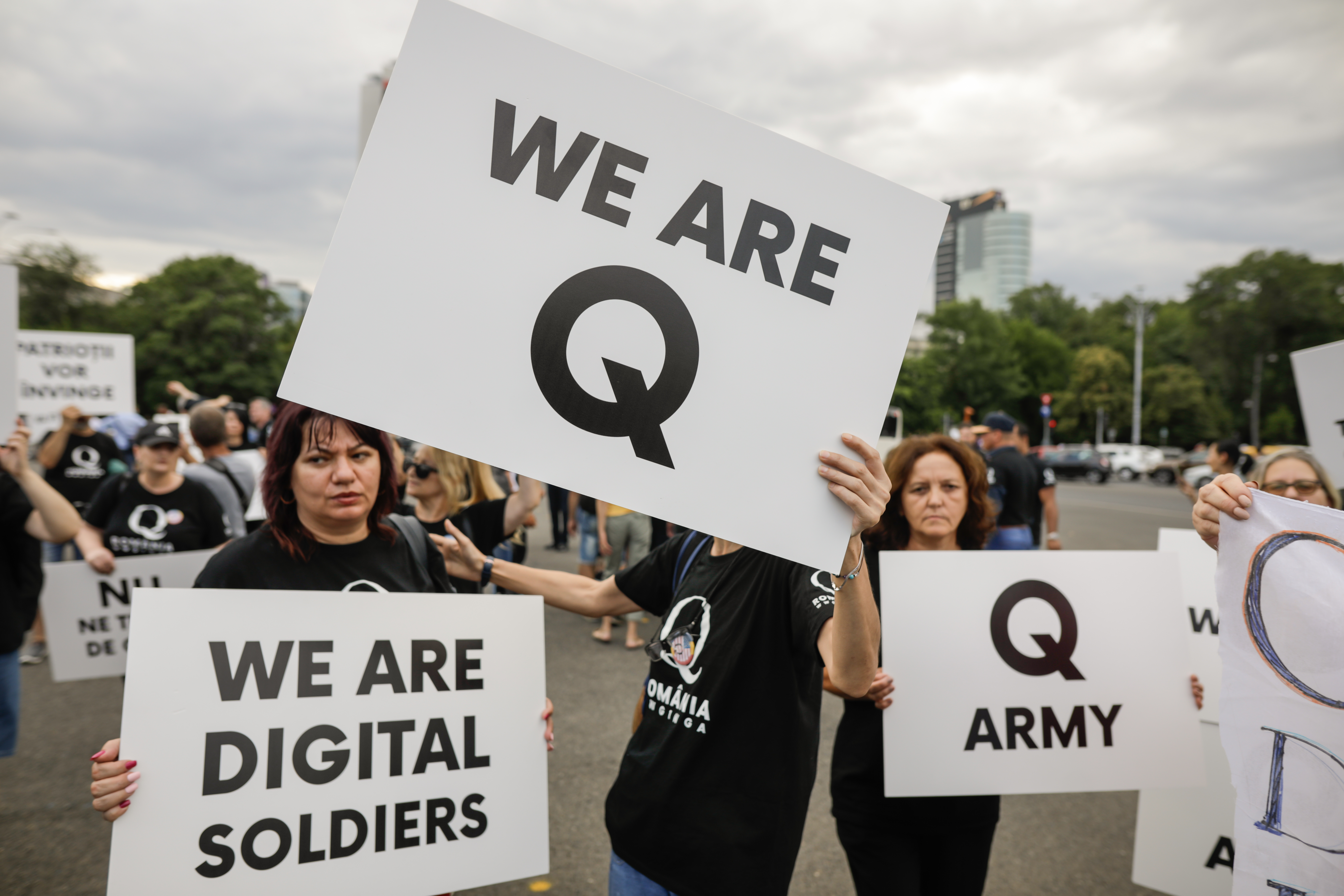QAnon, Evropa,Rumunija