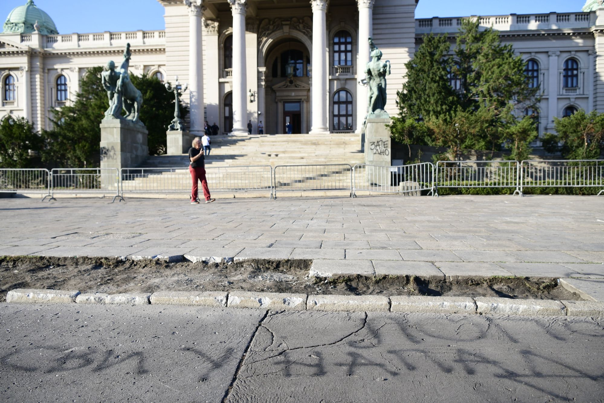 Beograd 12.07.2020. Protest, demonstracije, šesti dan, 6 dan, pre početka, nema okupljenih, grafit, Ostavka Foto: Goran Srdanov/Nova.rs