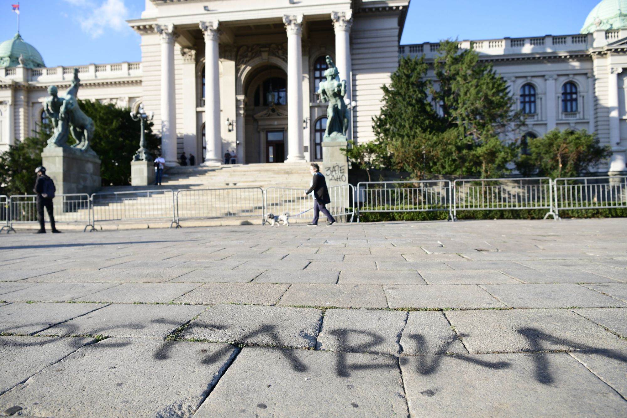 Beograd 12.07.2020. Protest, demonstracije, šesti dan, 6 dan, pre početka, nema okupljenih, grafit, Ostavka Foto: Goran Srdanov/Nova.rs