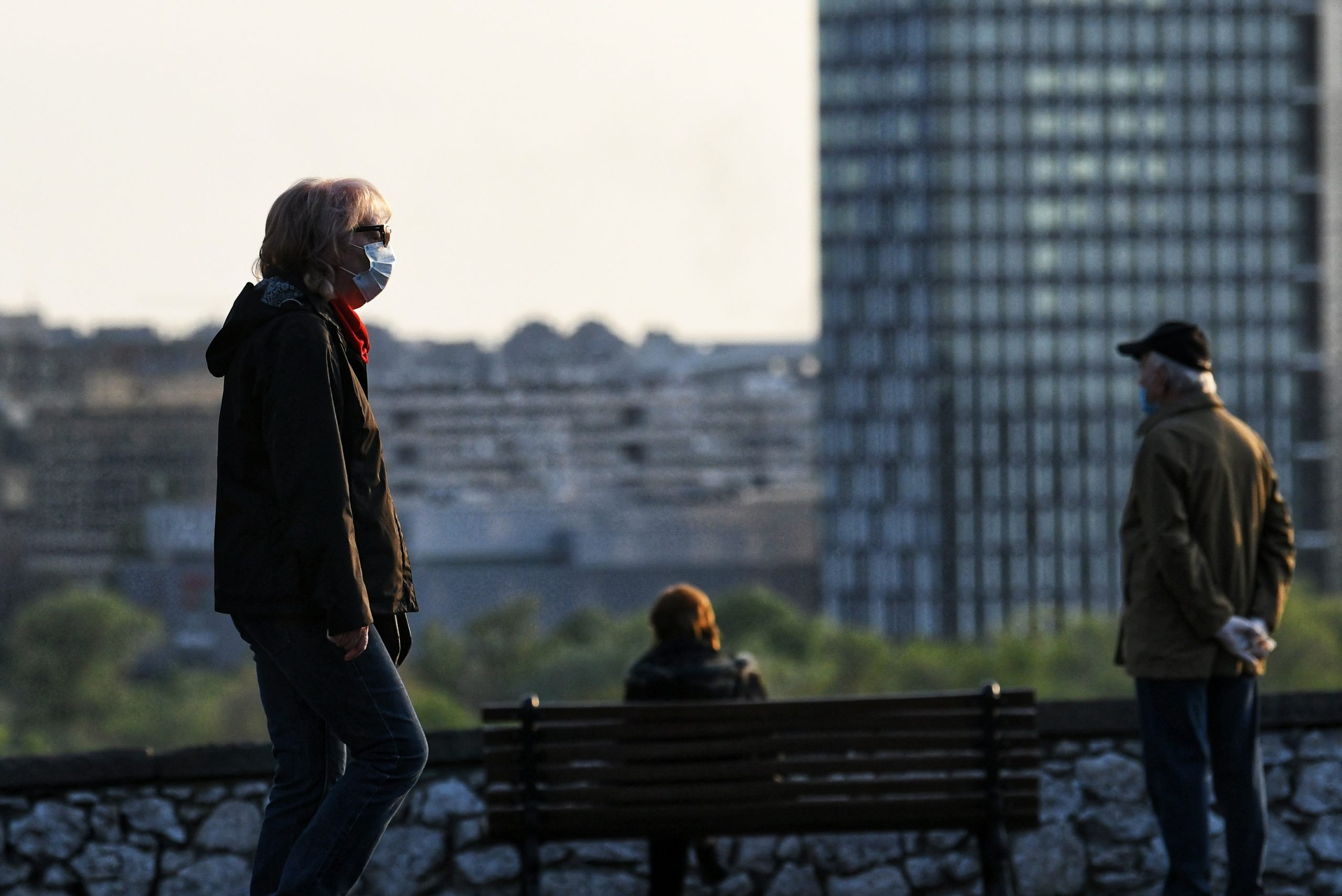 Beograd, 26.04.2020. Nedelja, šetnja penzioneri koronavirus Foto: Vesna Lalić/Nova.rs