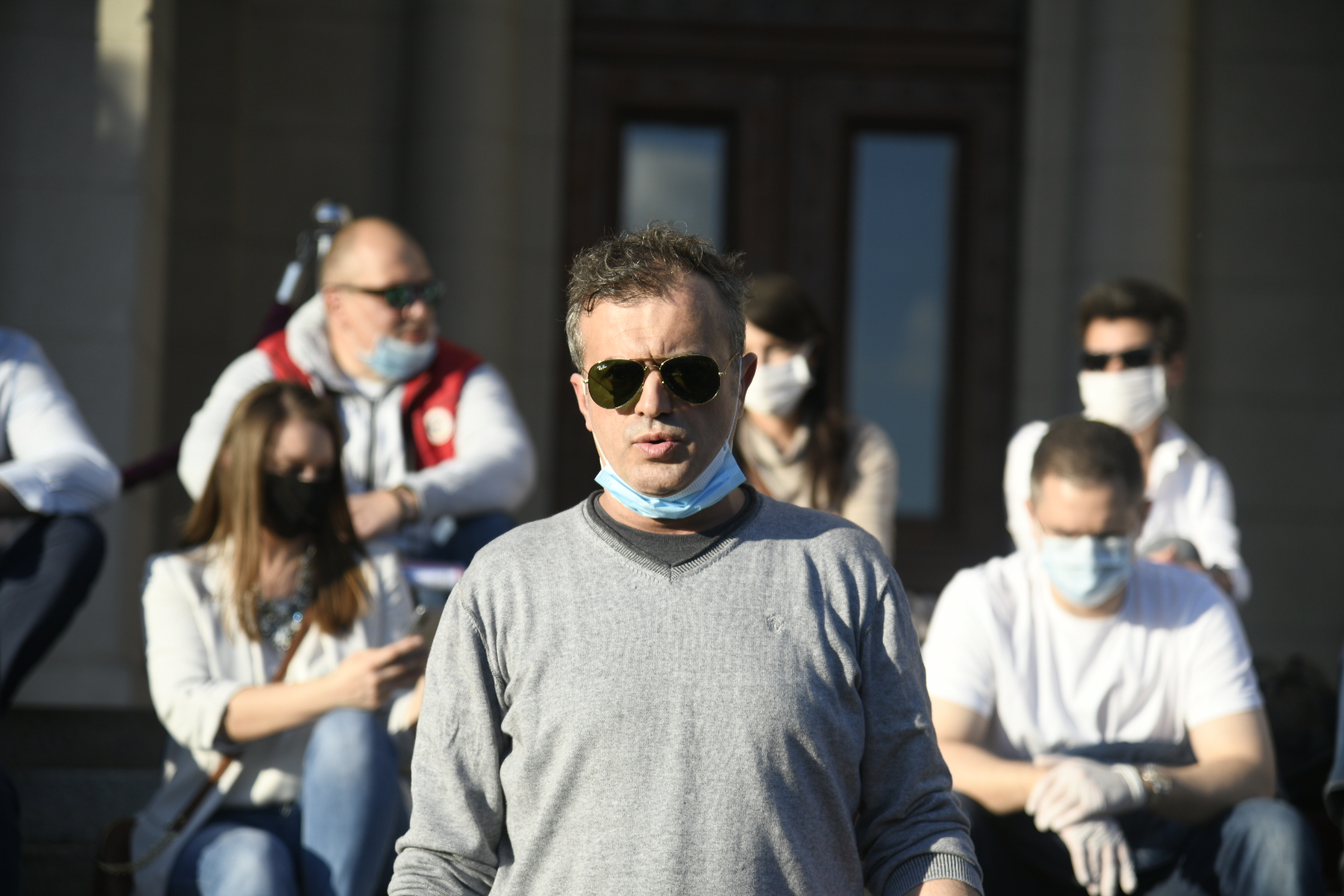Beograd 30.04.2020. Sergej Trifunović. Protest, opozicija, Narodna skupština, Skupština, stepenice, vanredno stanje, policijski čas Foto: Nemanja Jovanović/Nova.rs