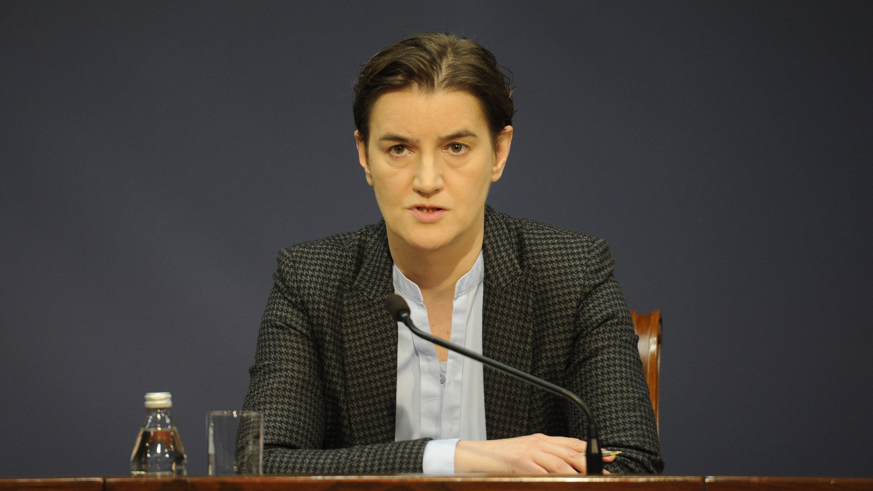 Ana Brnabić
Beograd, 19. mart 2020 - Premijerka Srbije 
Ana Brnabic najavila je da se od sutra u 20 sati ukida javni prevoz u Srbiji do daljnjeg.Od nedelje u 20.00 se zatvaraju restorani, kafici i trzni centri.TANJUG/TANJA VALIC/ bs