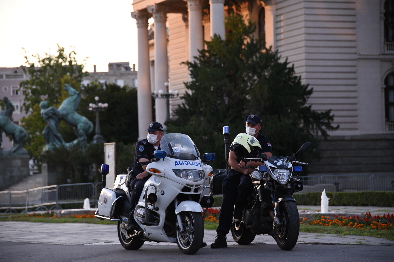 Beograd 14. jul 2020. Skupstina Srbije pre pocetka osmog dana protesta Foto:Dragan Mujan/Nova.rs