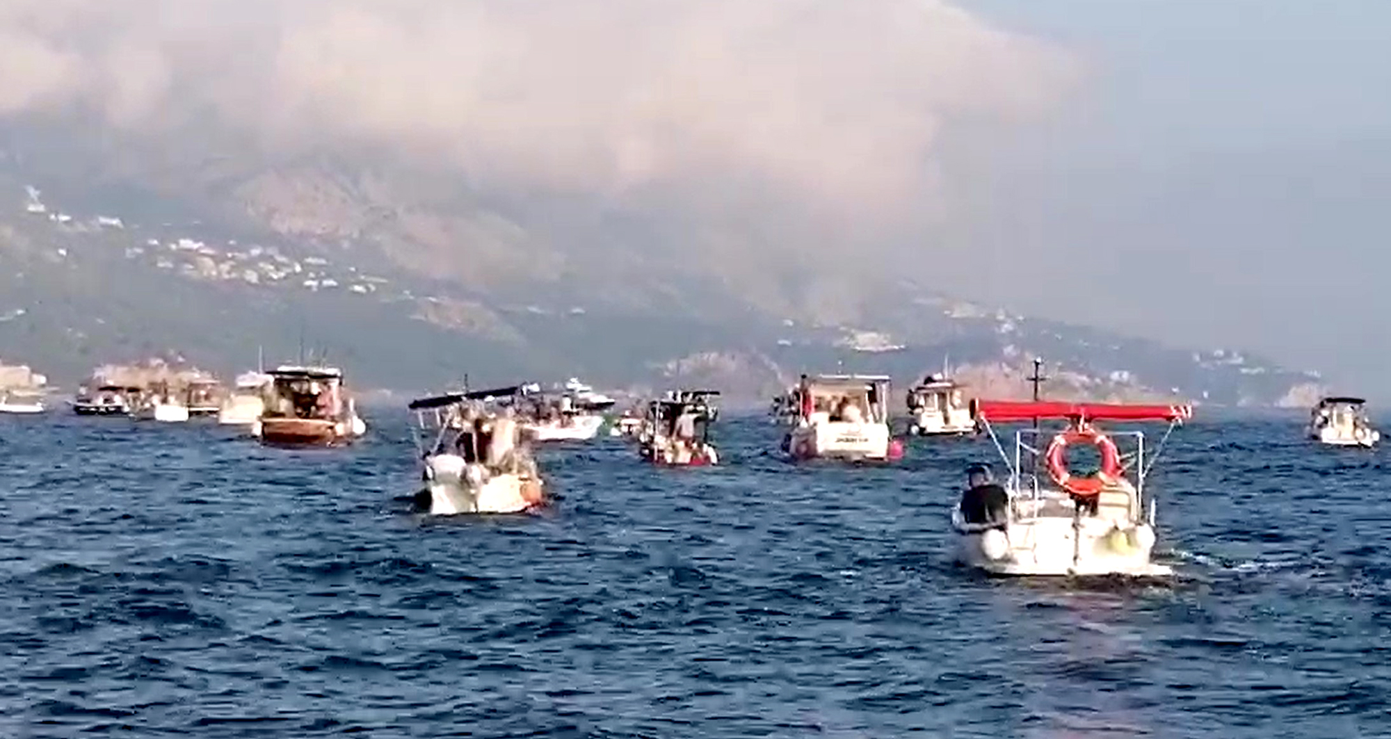 Litija barkama na moru od Budve do Svetog Stefana