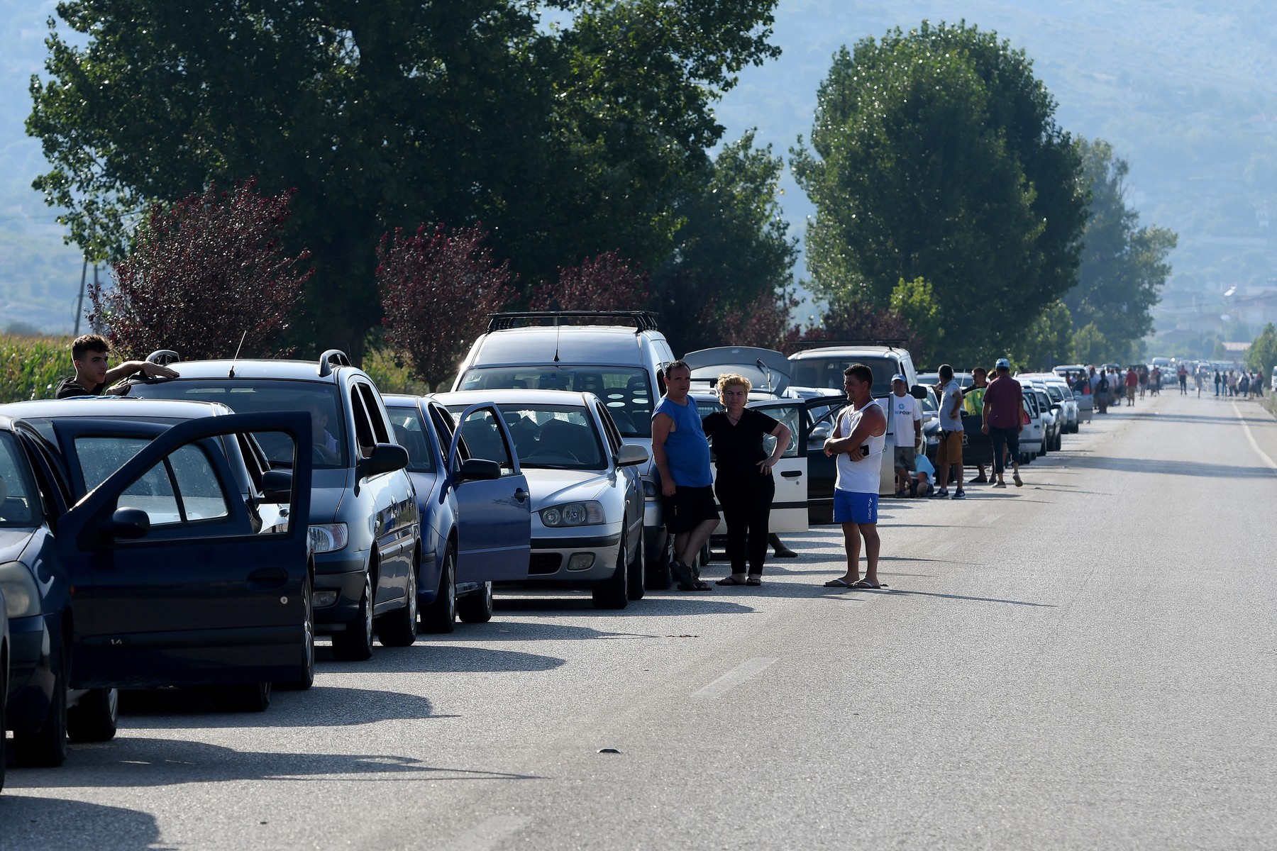 profimedia-0552501582 kolona grcko albanska granica grcka albanija