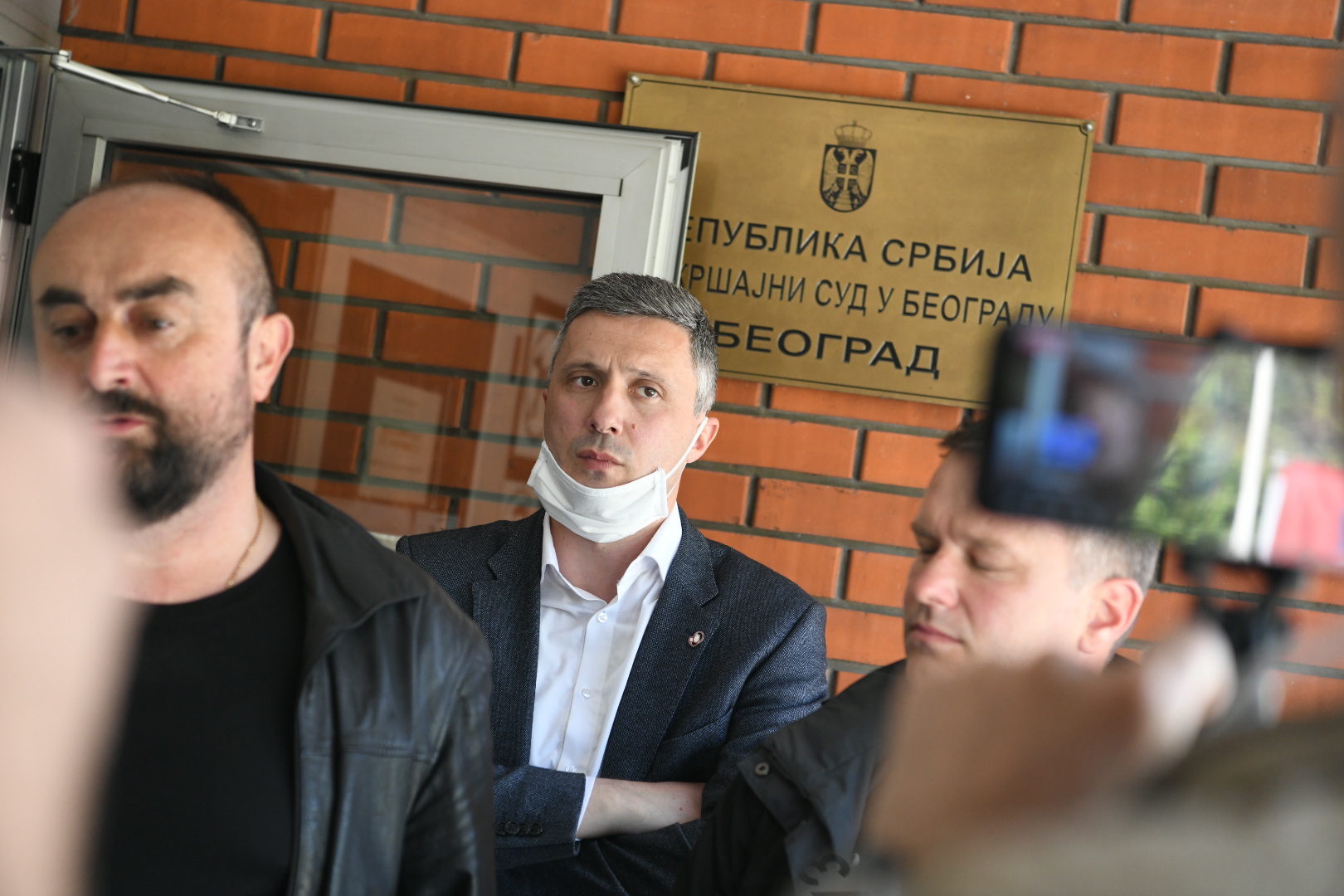 Bosko Obradovic ispred policijske stanice u Ustanickoj