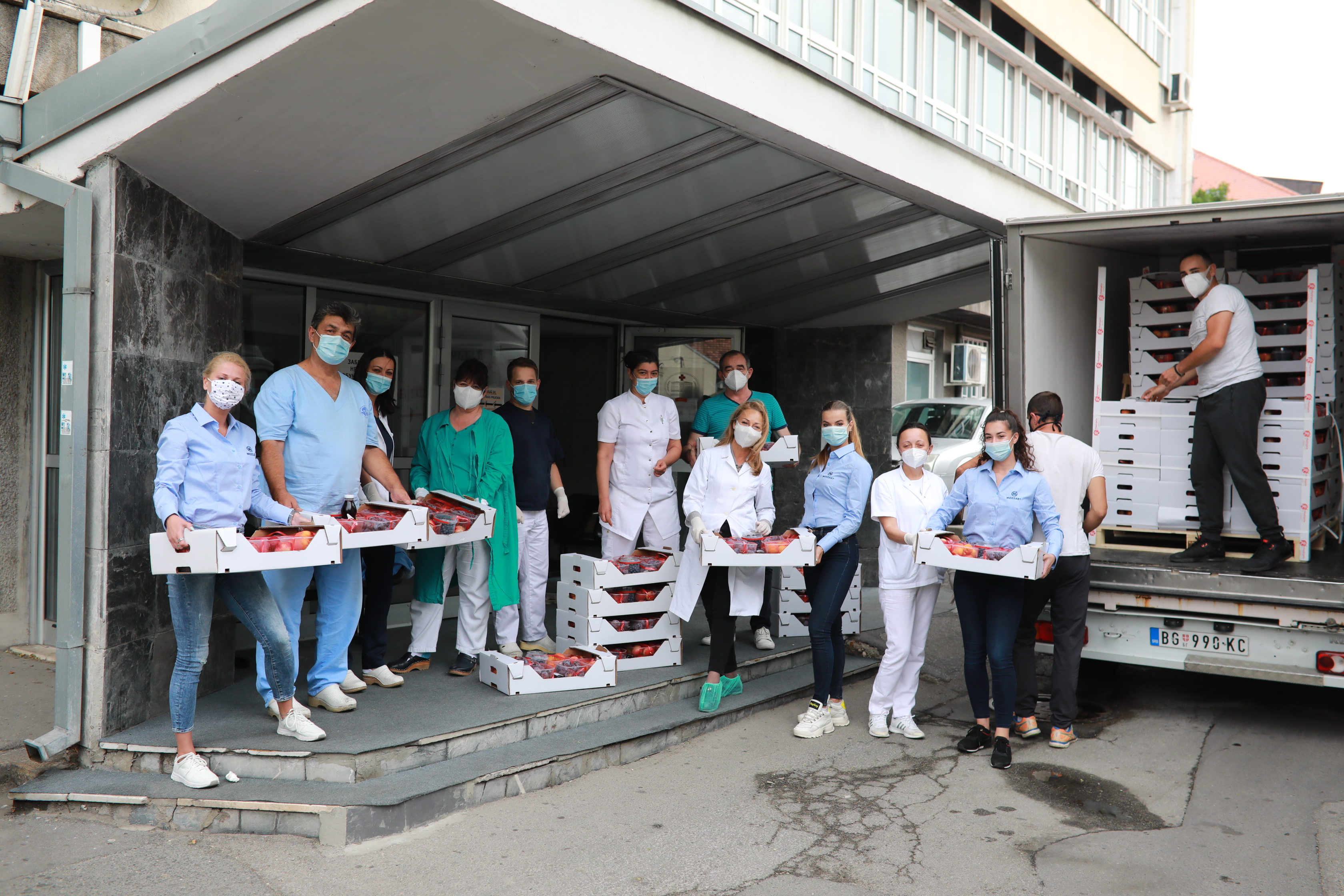Mozzart, Mocart, donacija, KBC Zemun, voće Foto: Branko Starcevic/Mozzart