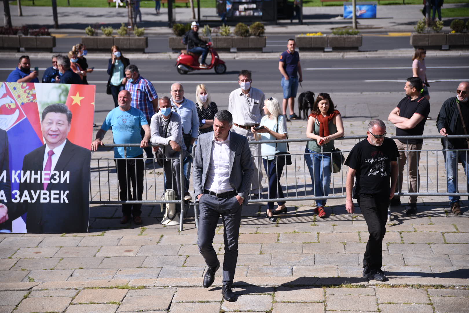 Beograd 11.05.2020. Boško Obradović, Dan drugi, Skupština Srbije, štrajk glađu članova vlasti i članova opozicije, plakat Vučić i Si Đinping Foto: Dragan Mujan/Nova.rs