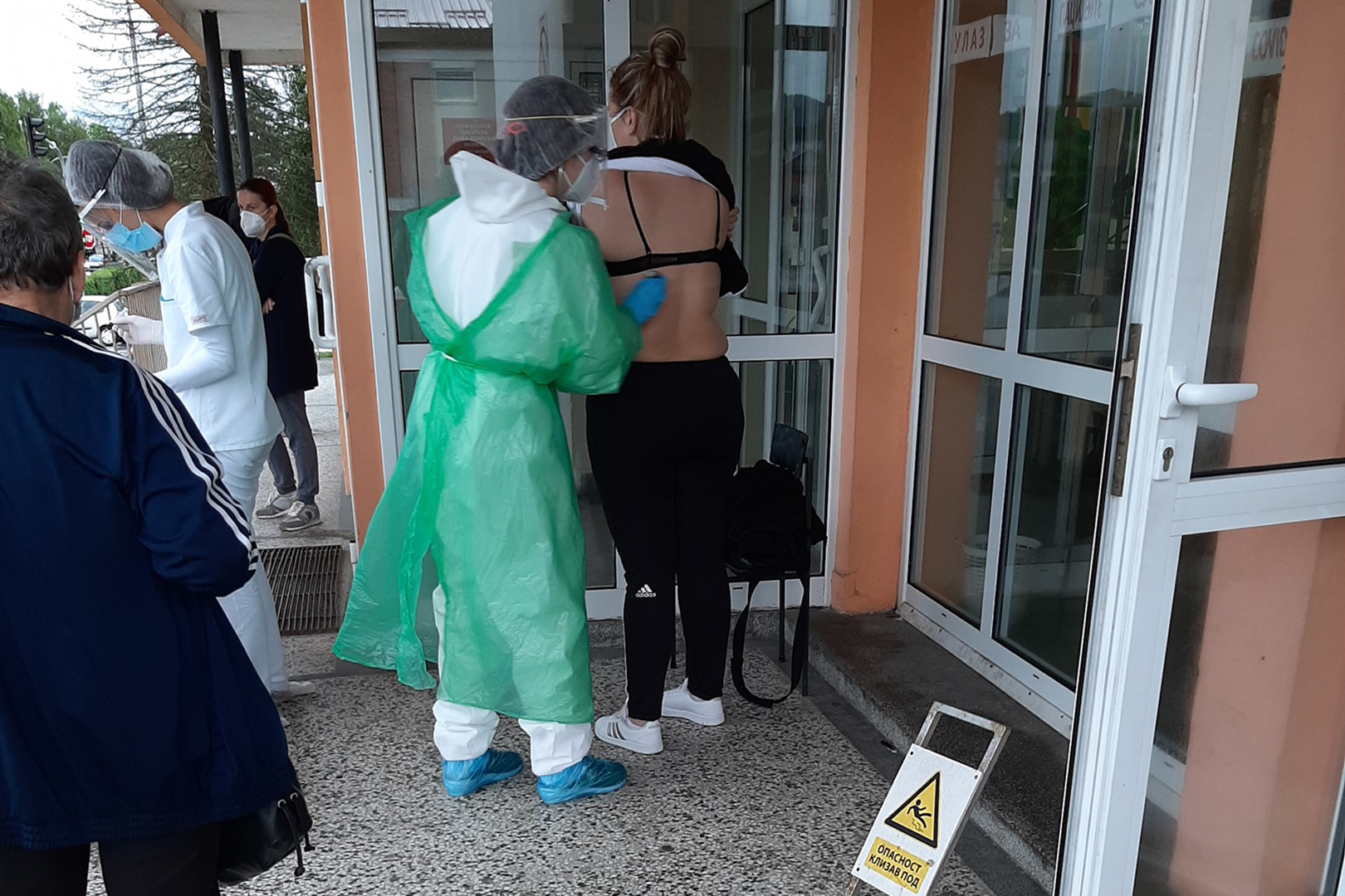 Covid ambulanta Pozega, pregled napolju, ispred ambulante