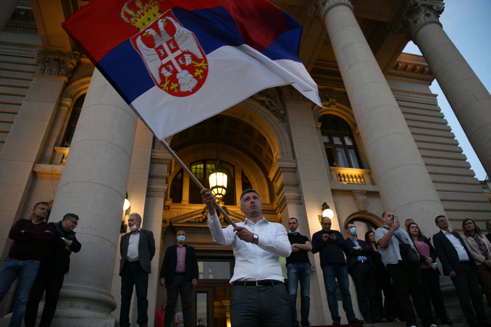 Beograd 11.05.2020. Boško Obradović zastava, Protest ispred Skupštine Srbije opozicija i vlast, žandarmerija protest Foto:Filip Krainčanić/Nova.rs