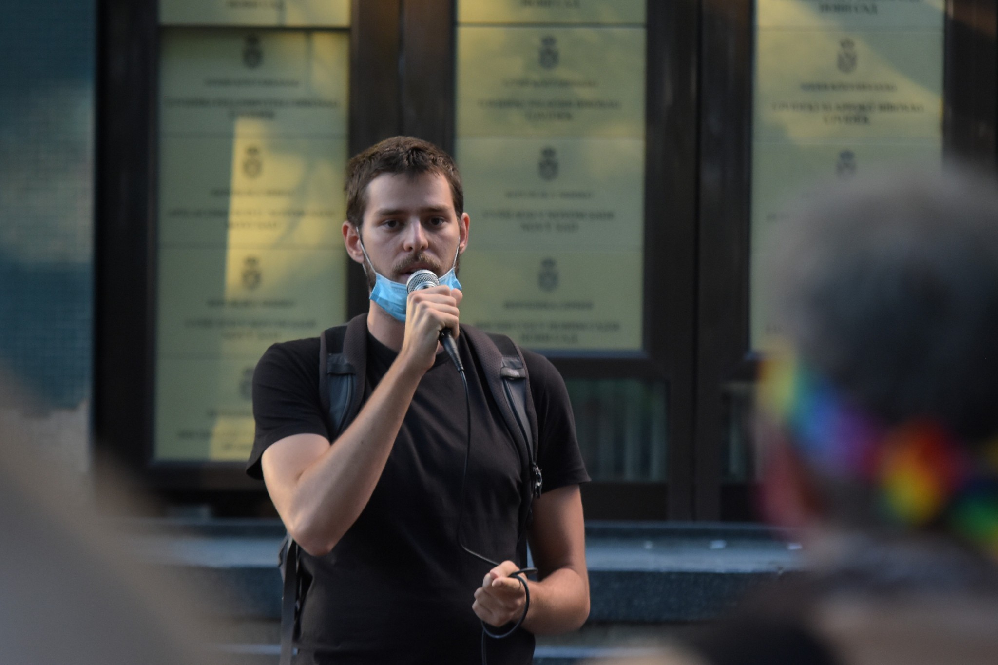 Novi Sad, 20.07.2020. Protest protiv policijske represije ispred tužilaštva, suda. Sud, tužilaštvo, protest, okupljanje, represija Foto: Nenad Lazić/Nova.rs