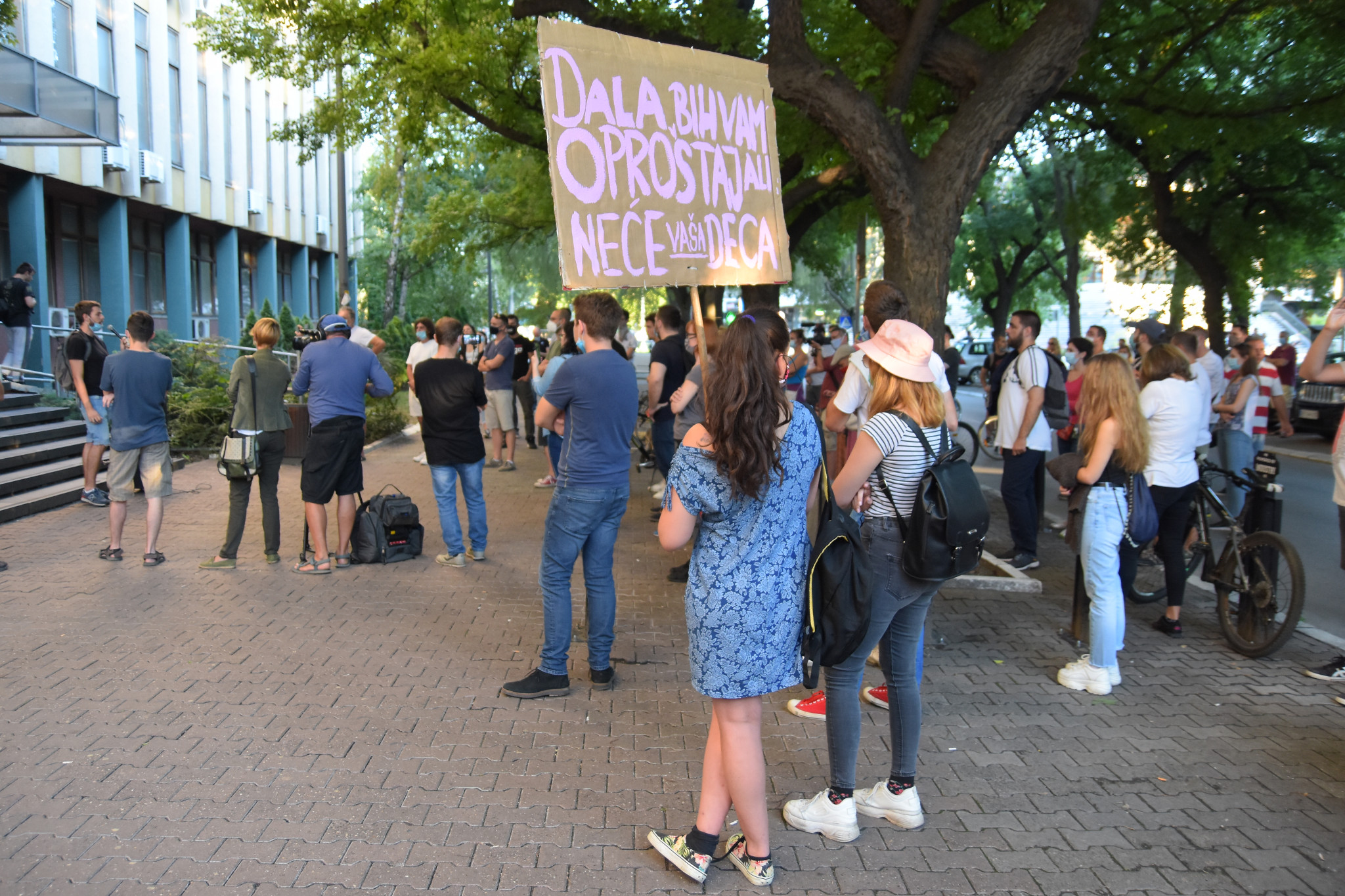 Novi Sad, 20.07.2020. Protest protiv policijske represije ispred tužilaštva, suda. Sud, tužilaštvo, protest, okupljanje, represija Foto: Nenad Lazić/Nova.rs