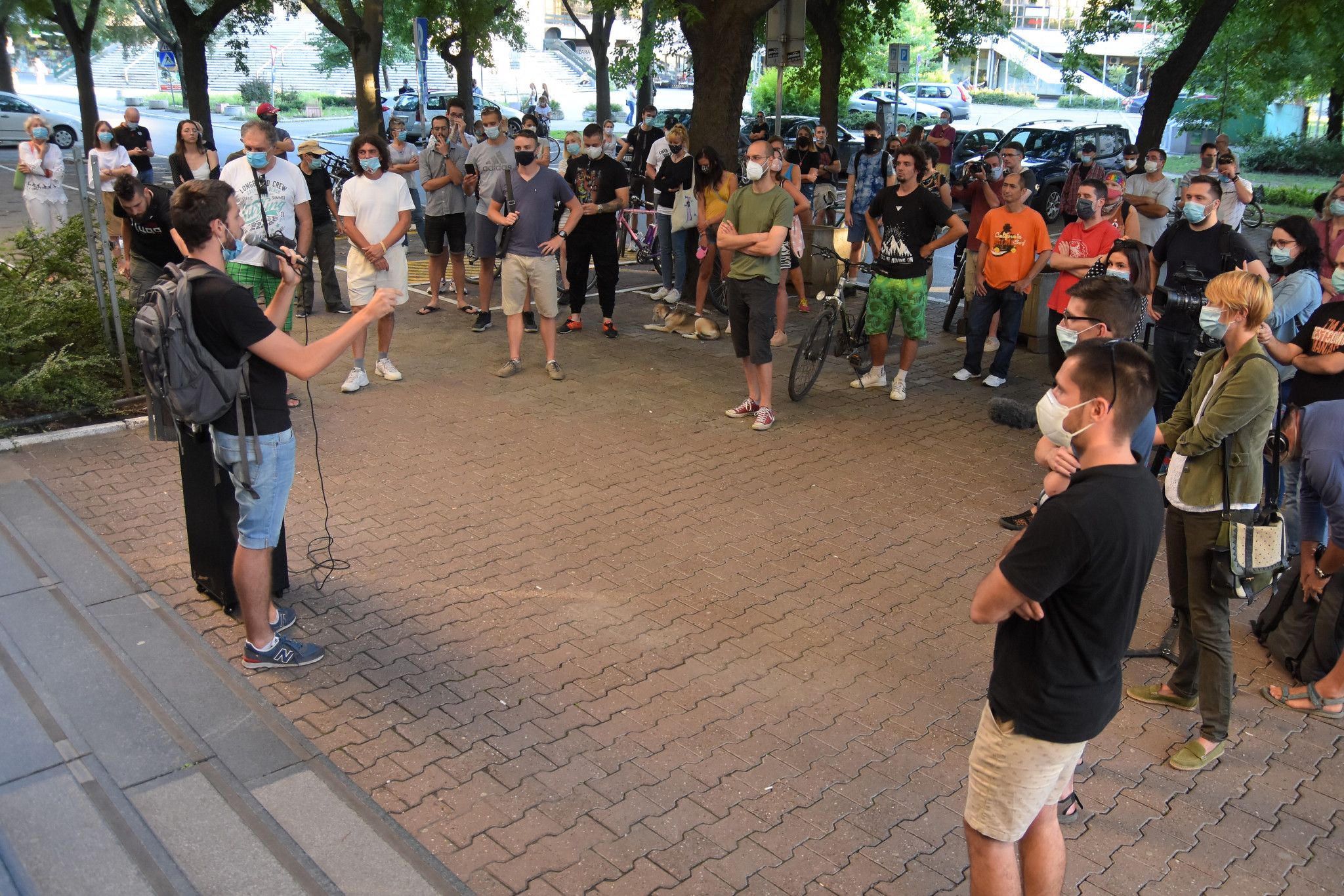 Novi Sad, 20.07.2020. Protest protiv policijske represije ispred tužilaštva, suda. Sud, tužilaštvo, protest, okupljanje, represija Foto: Nenad Lazić/Nova.rs