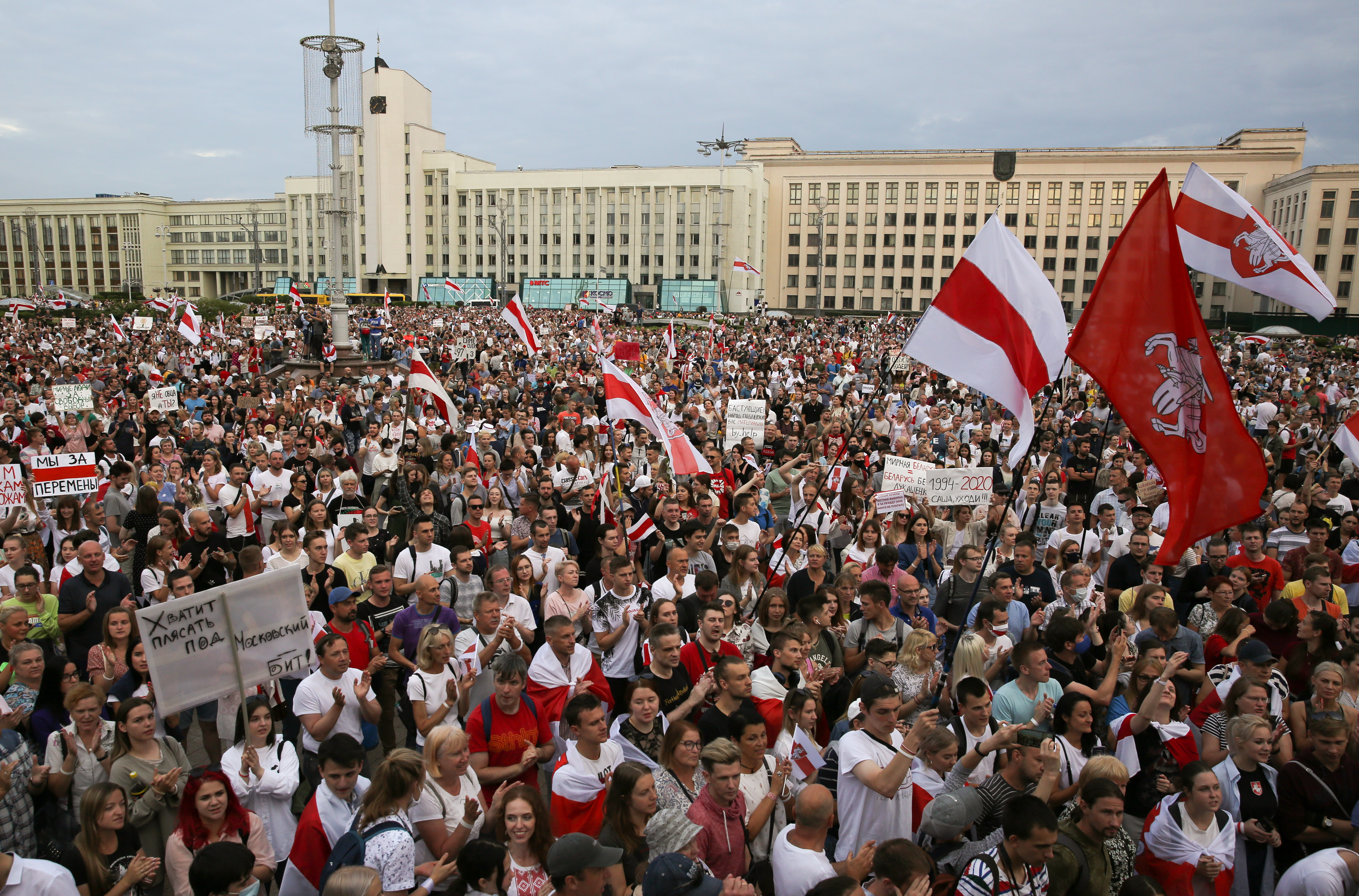 Belorusija protest, Belarusian opposition supporters rally in Minsk