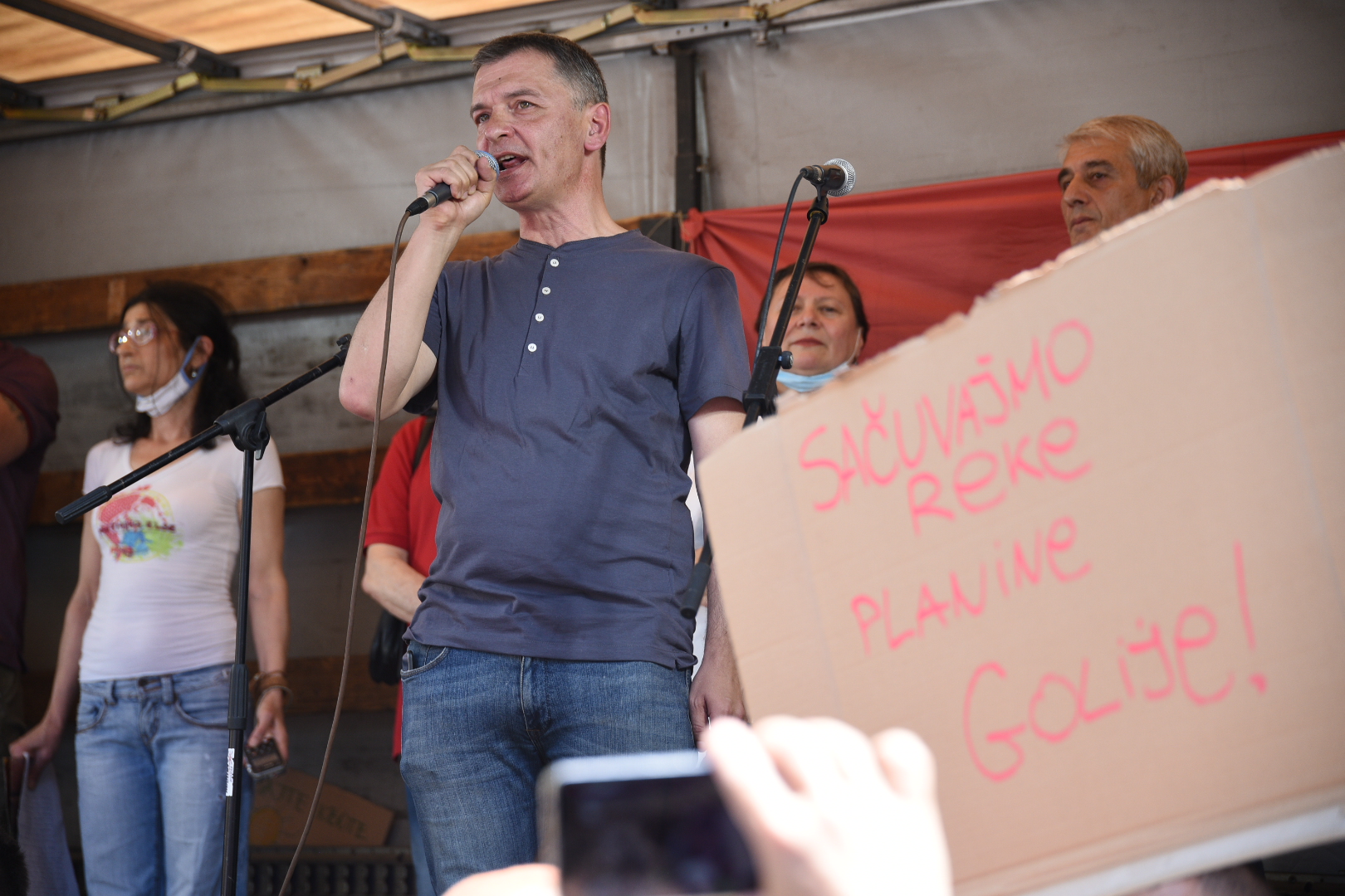Beograd 13.06.2020. Protest ispred Vlade Srbije, odbranimo reke, vazduh, prirodu, odbranimo reke stare planine, Foto: Dragan Mujan/Nova.rs