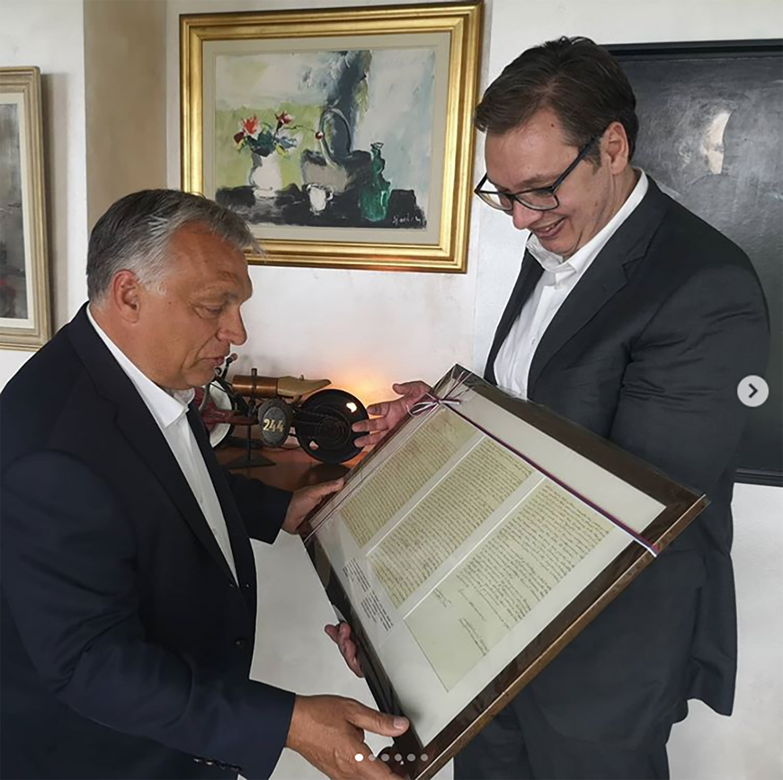 Viktor Orban, Aleksandar Vucic, pokloni