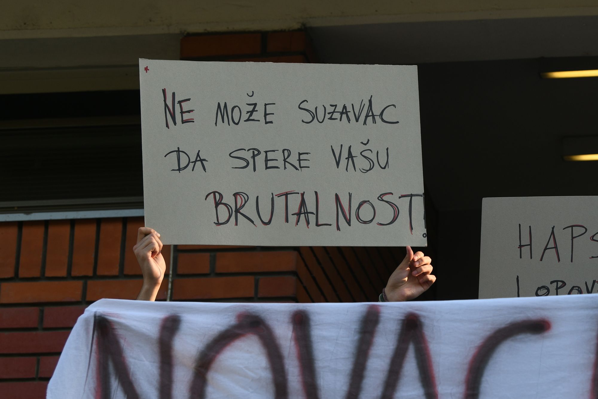 Beograd 22.07.2020. Protest, transparetn. Protest za oslobođenje, oslobodjenje svih političikh zatvorenika, Prekršajni sud Foto: Filip Krainčanić/Nova.rs