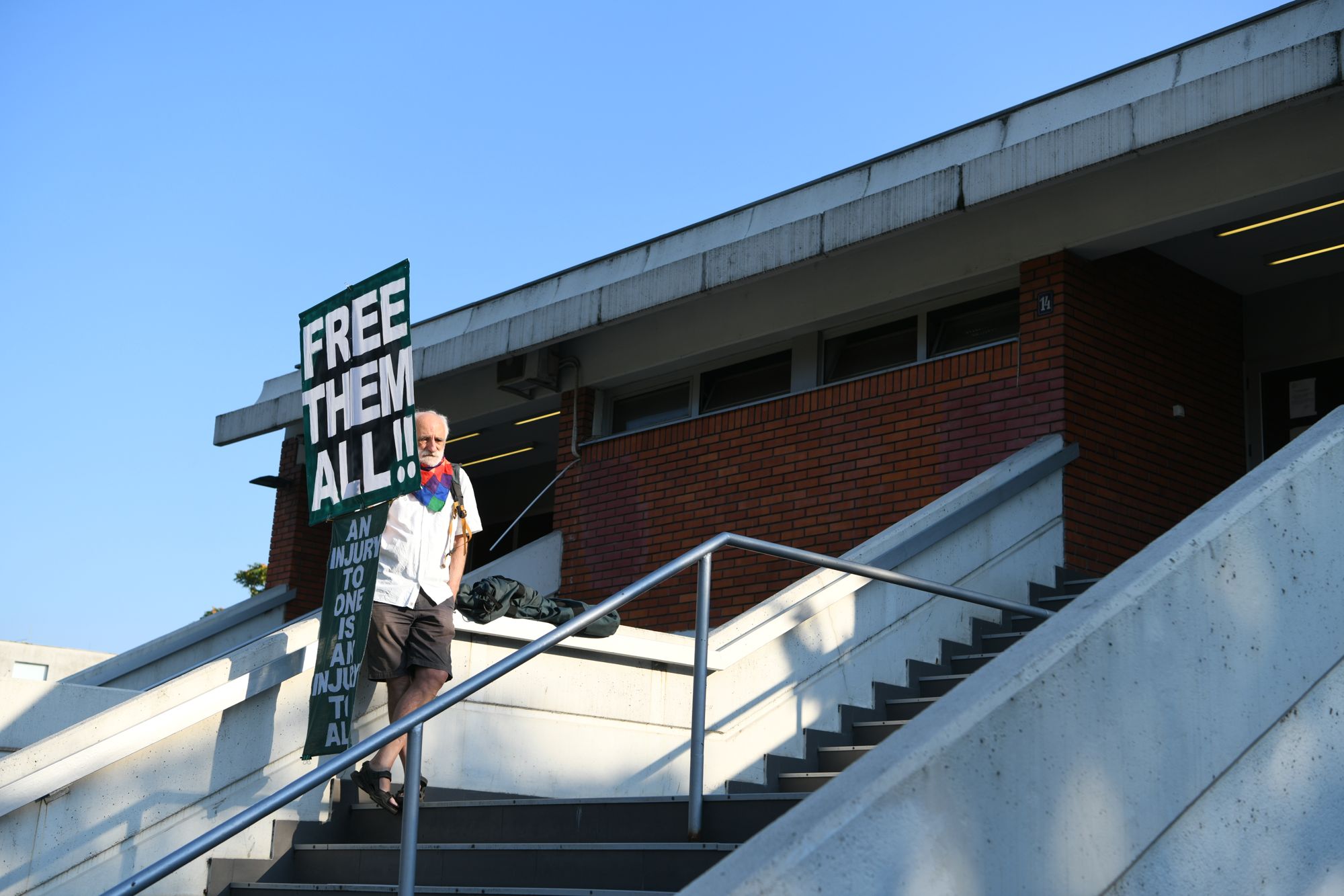 Beograd 22.07.2020. Protest, transparetn. Protest za oslobođenje, oslobodjenje svih političikh zatvorenika, Prekršajni sud Foto: Filip Krainčanić/Nova.rs