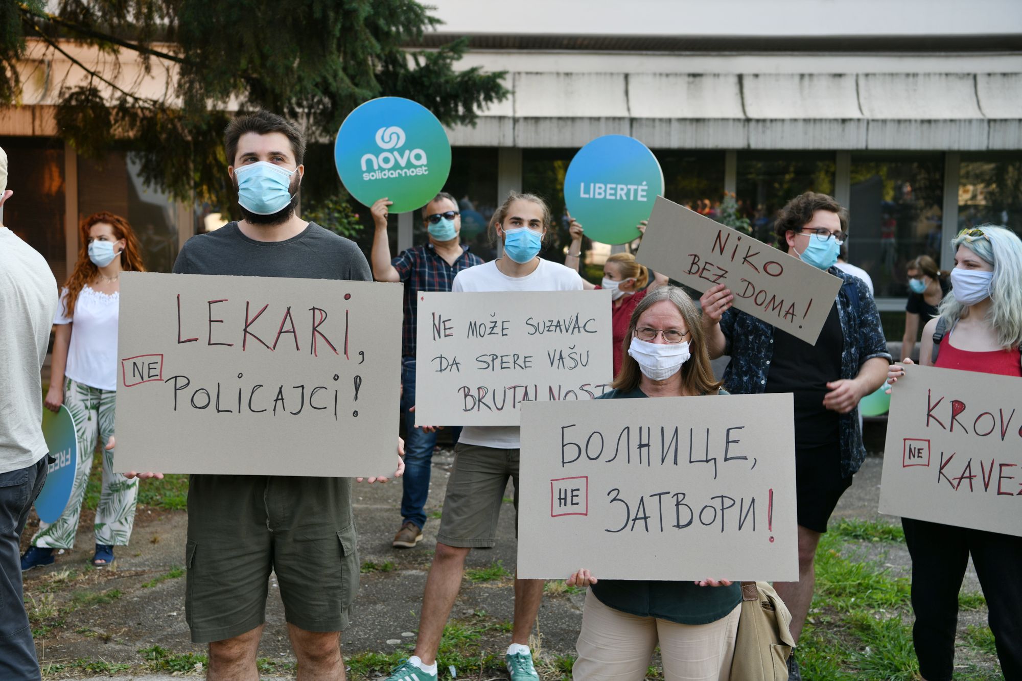 Beograd 22.07.2020. Protest, transparetn. Protest za oslobođenje, oslobodjenje svih političikh zatvorenika, Prekršajni sud Foto: Filip Krainčanić/Nova.rs