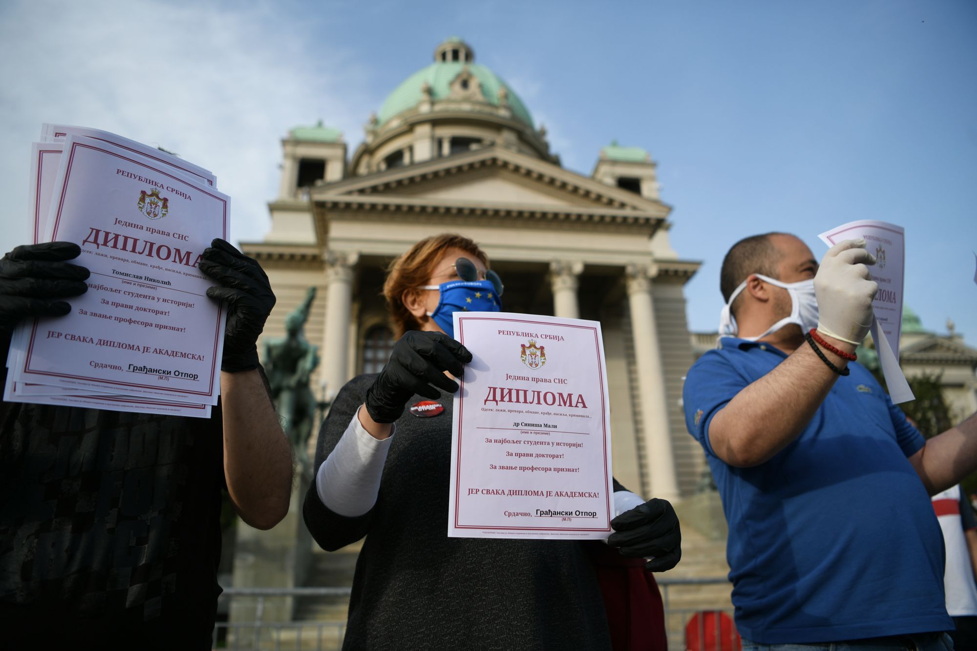 Beograd 15.05.2020. Skupstina Srbije, protest, spaljivanje diploma performas Foto:Filip Krainčanić