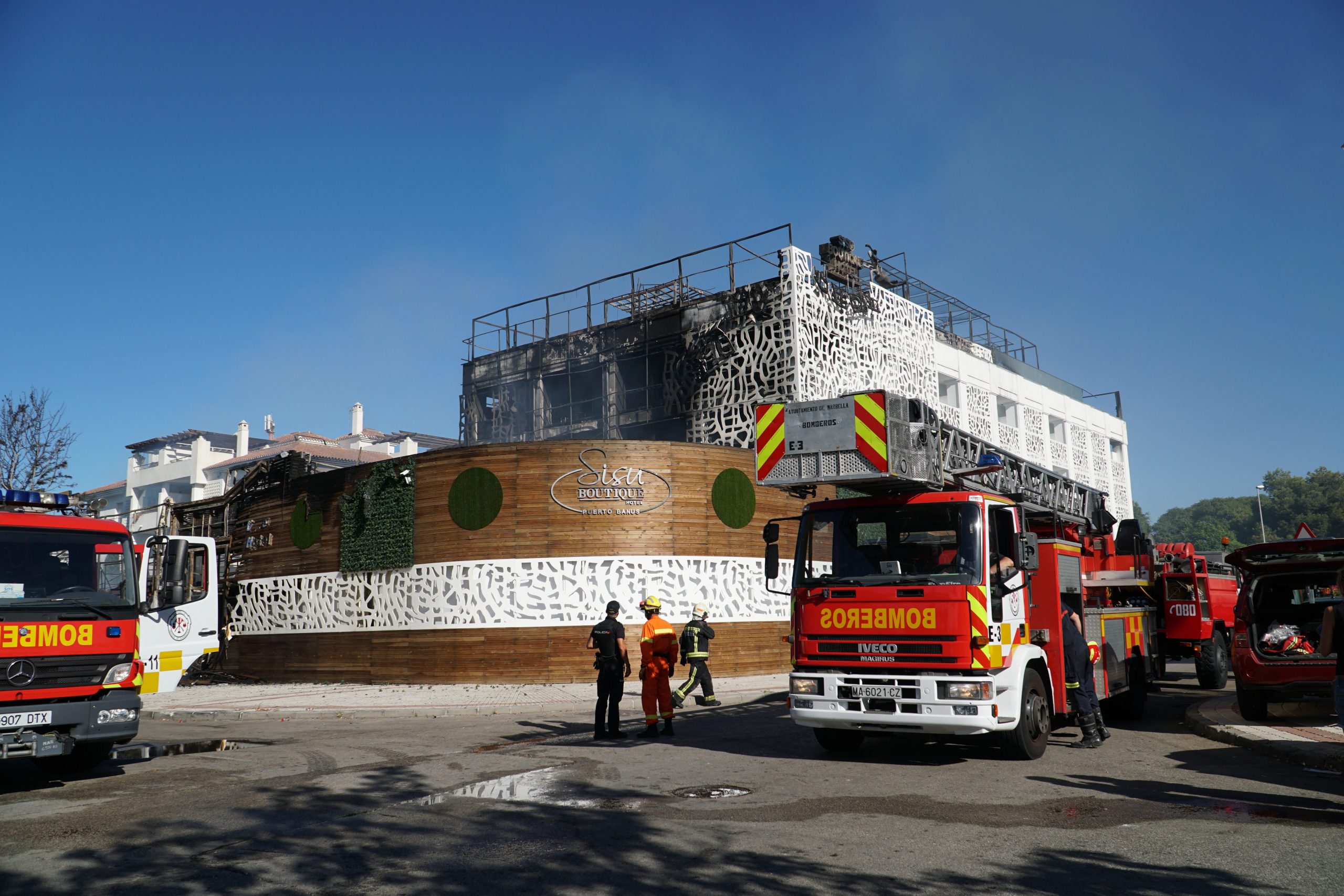 epa08615957 Several firefighters are deployed outside Sisu Hotel after a fire broke out in Marbella, Costa del Sol, southern Spain, 21 August 2020. A fire started early morning causing a person died and nine other people were injured.  EPA-EFE/Antonio Paz