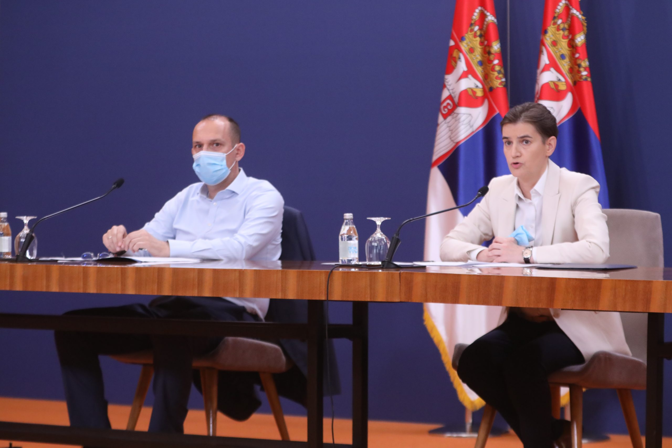 Beograd, 23. jula 2020. - Ministar zdravlja Zlatibor Loncar i  premijerka Srbije Ana Brnabic na konferenciji za medije Kriznog staba. TANJUG / VLADA REPUBLIKE SRBIJE / SLOBODAN MILJEVIC /  an