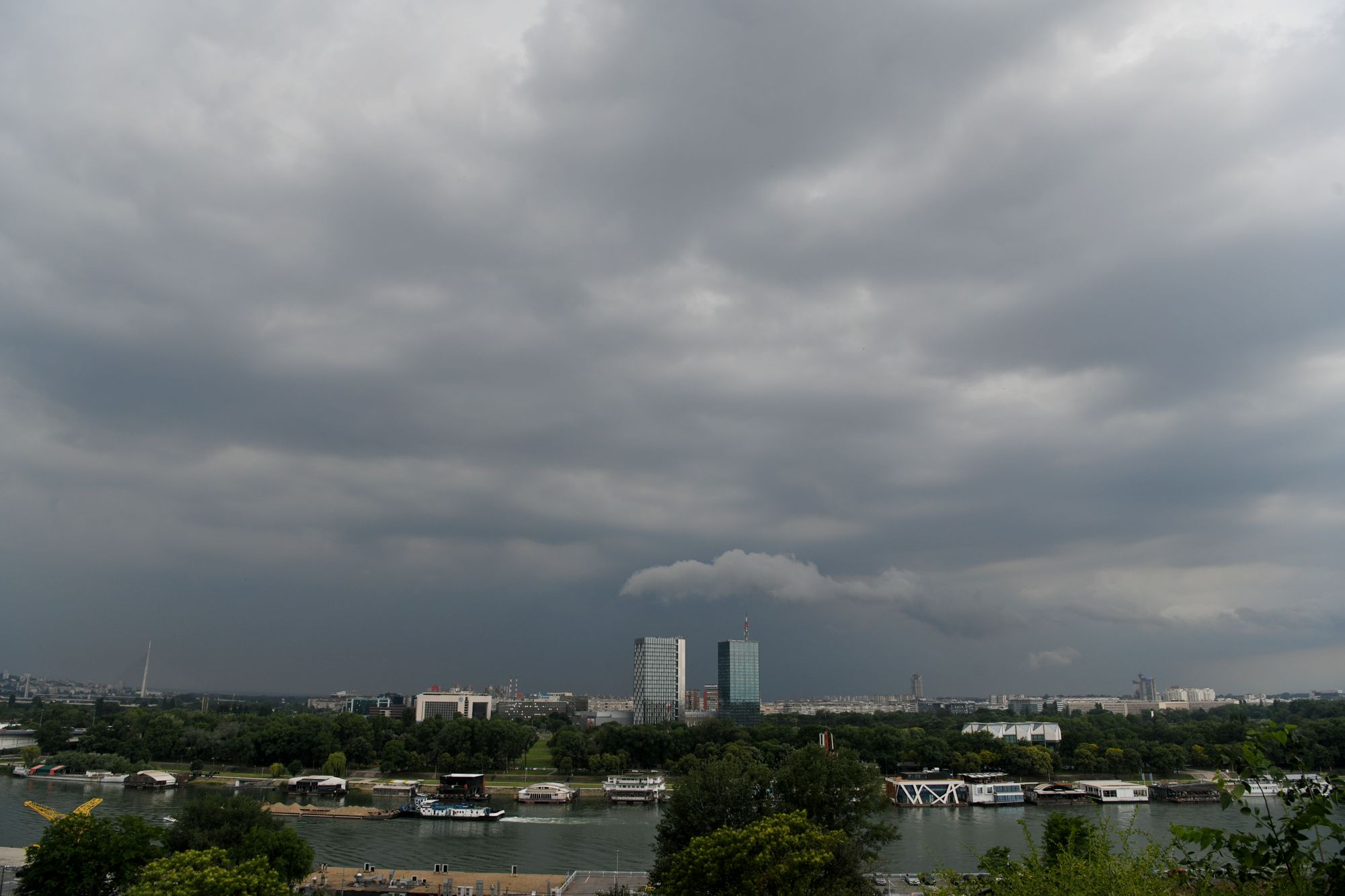 Beograd 09.06.2020. Nevreme, oblaci, crno nebo, tamno nebo, pred oluju, Kalemegdan, Novi Beograd Foto: Filip Krainčanić/Nova.rs