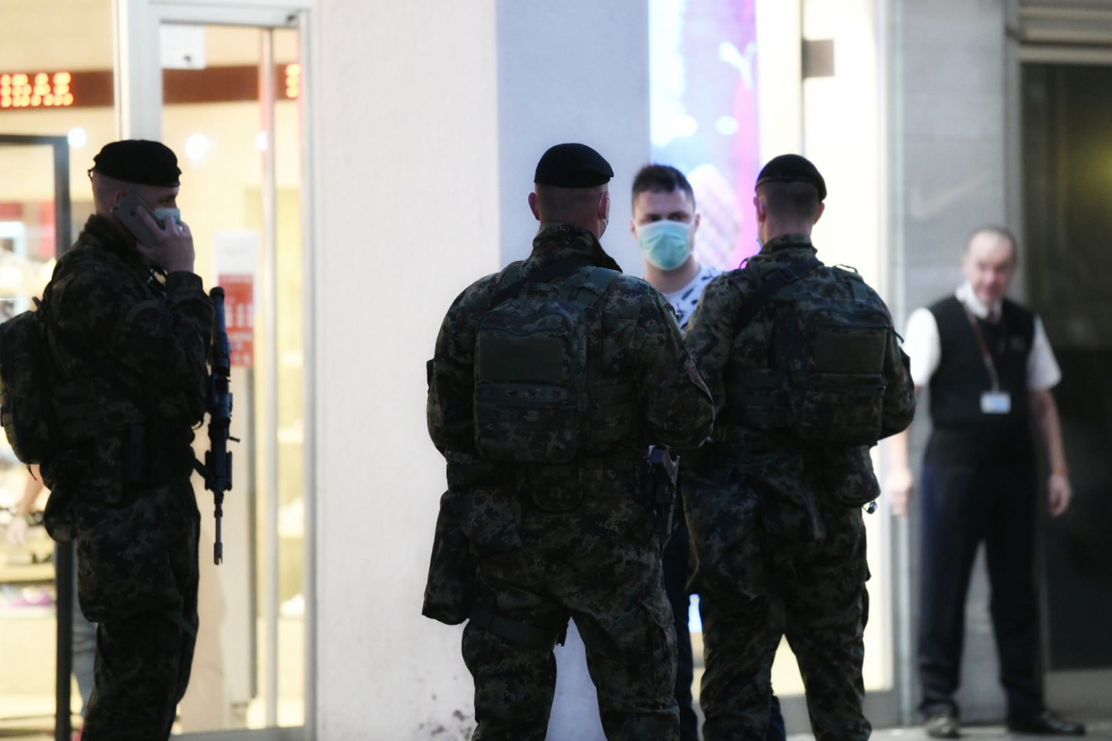 Beograd, Mart 2020. Korona, Koronavirus, vanredno stanje, policija, ulica, policajci, vojska, vojnici, Foto: Vesna Lalić/Nova.rs