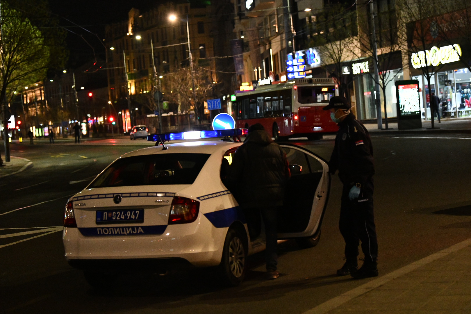 Beograd 18.03.2020. Hapšenje, privođenje, policijski čas, Trg republike Foto: Vladislav Mitić/Nova.rs