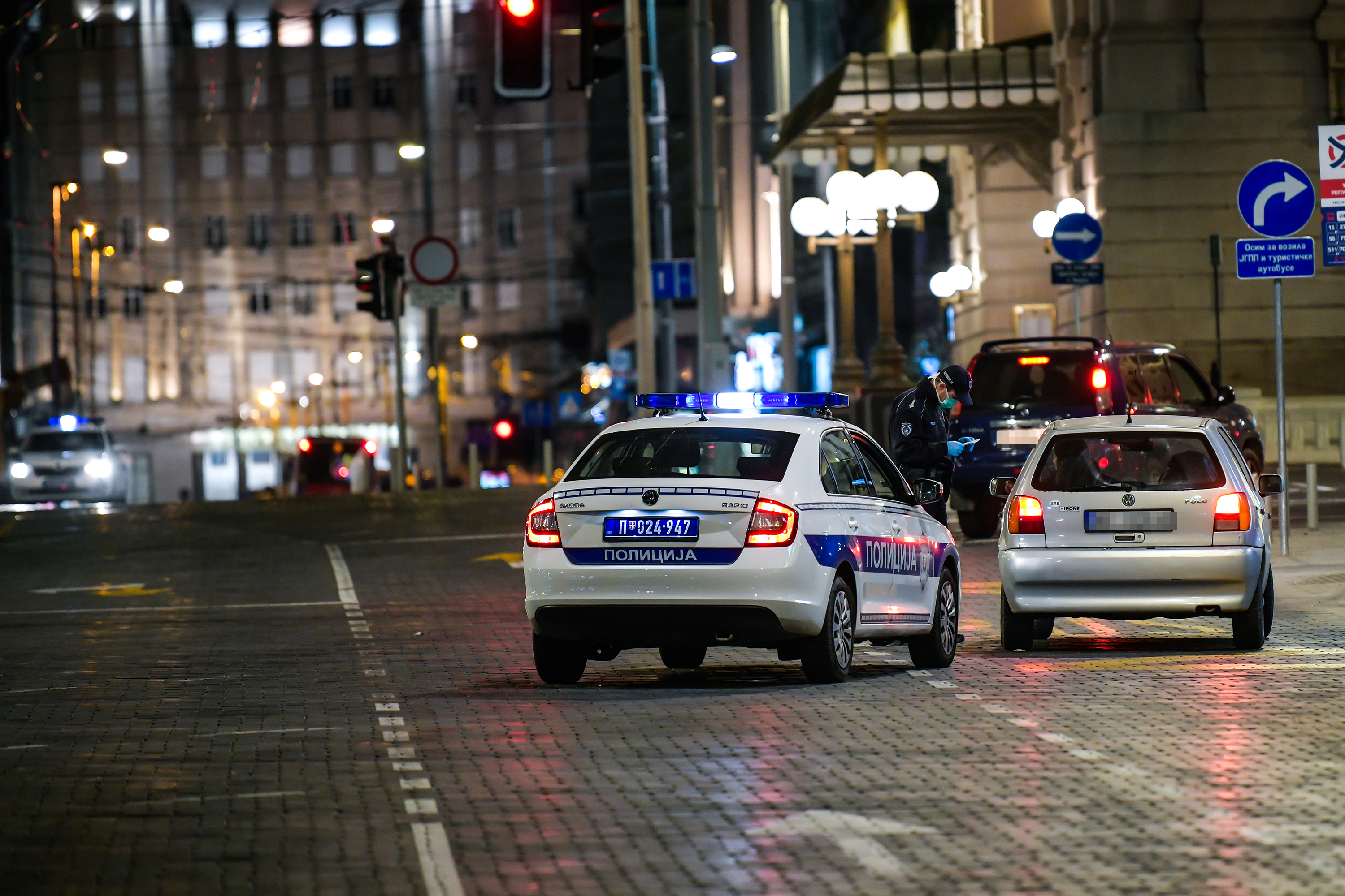 Beograd 18.03.2020. Trg republike. Policija, kontrola, legitimisanje, legitimacija. Policijski čas, uveden, počeo policijski čas, vanredno stanje, koronavirus, prazne ulice Foto: Goran Srdanov/Nova.rs
