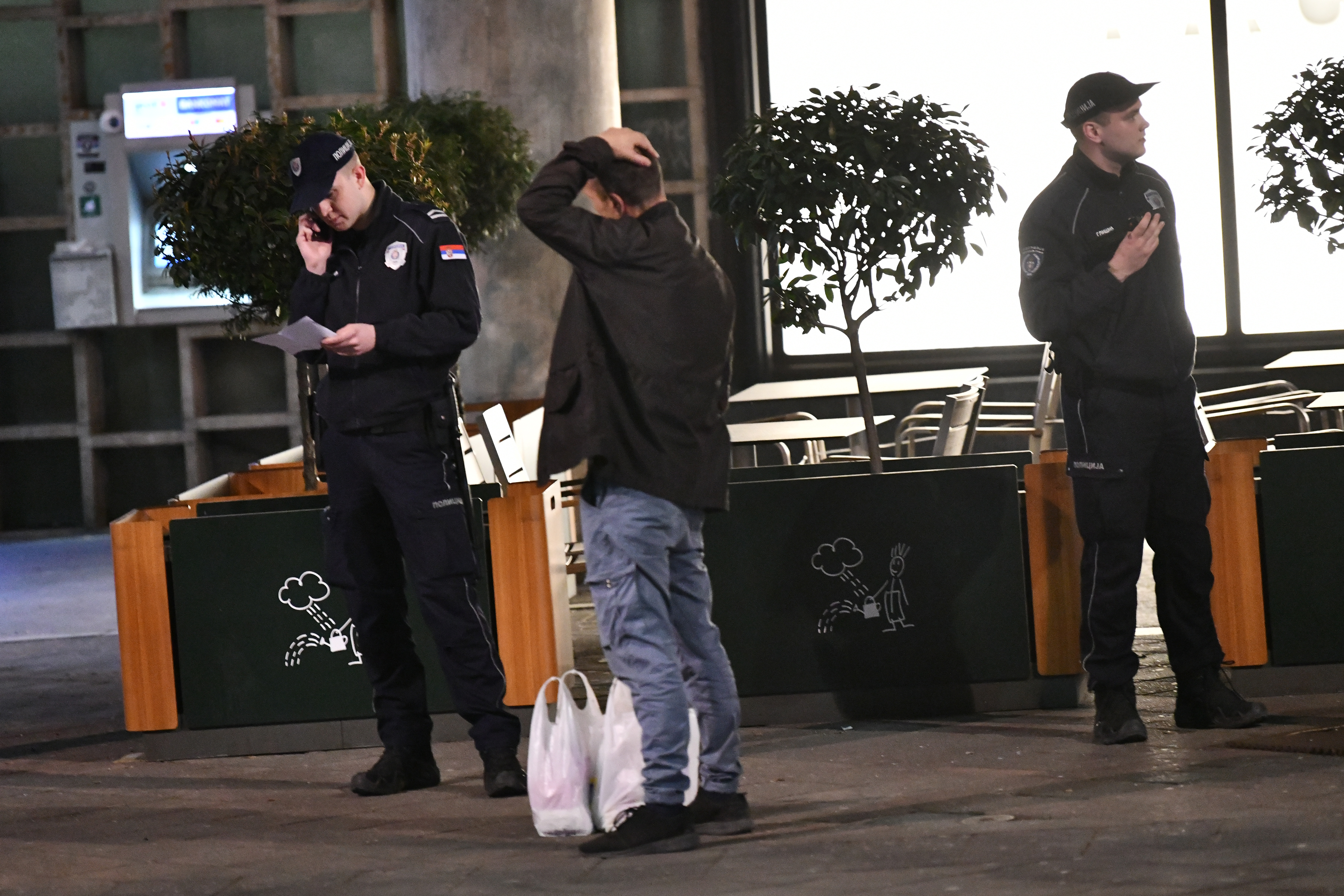 Beogad 20.03.2020. Policijska čas, treći dan, dan tri, dan 3, veče, vanredno stanje, koronavirus, ulice, grad, prazne ulice, prazan grad, policija, kontrola, legitimisanje Foto: Vladislav Mitić/Nova.rs