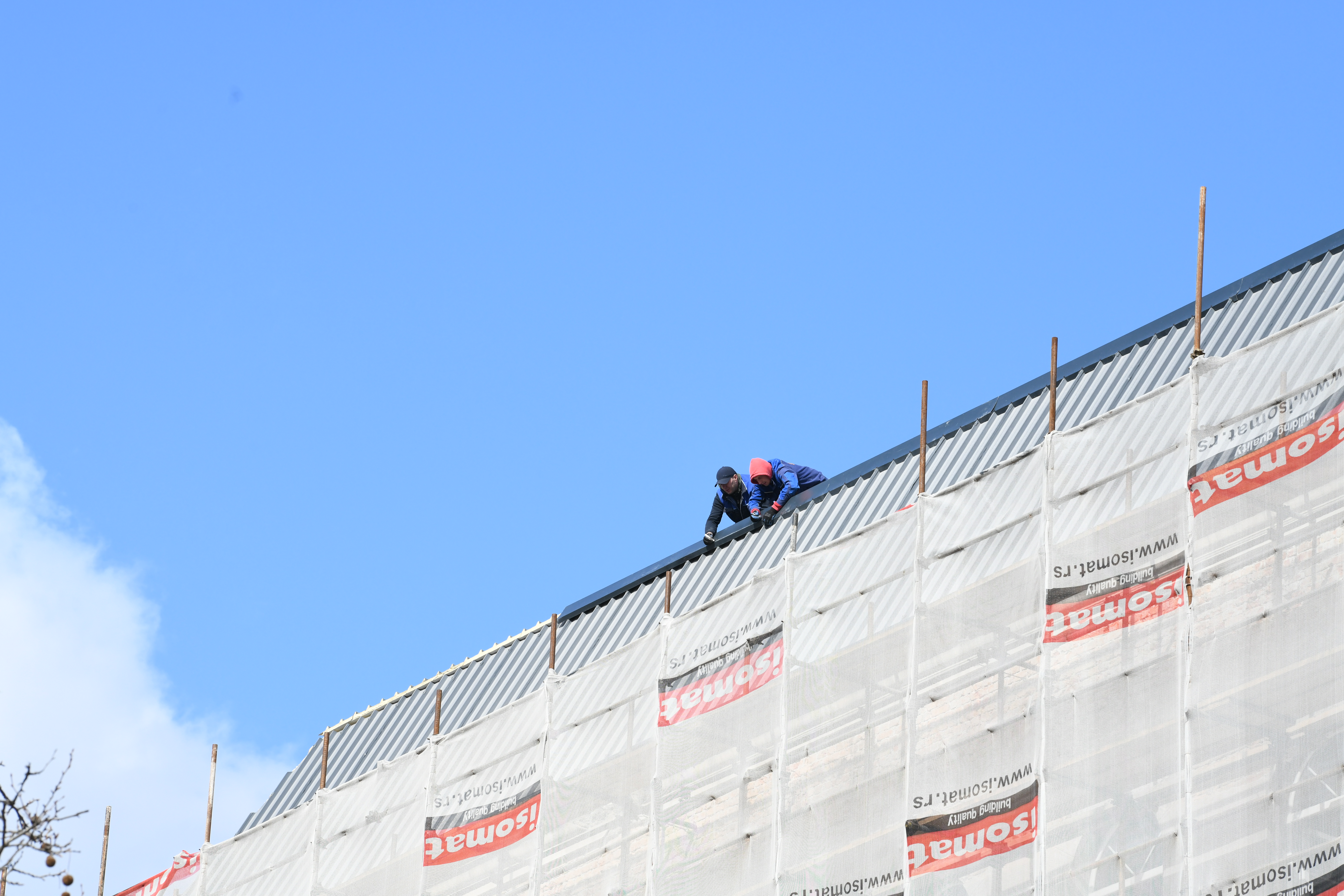 Radnici na zgradi, zgrada, renoviranje, izgradnja, građevinski radnici, građevinski radnik, skela, skele, ilustracija Foto: Vesna Lalić/Nova.rs