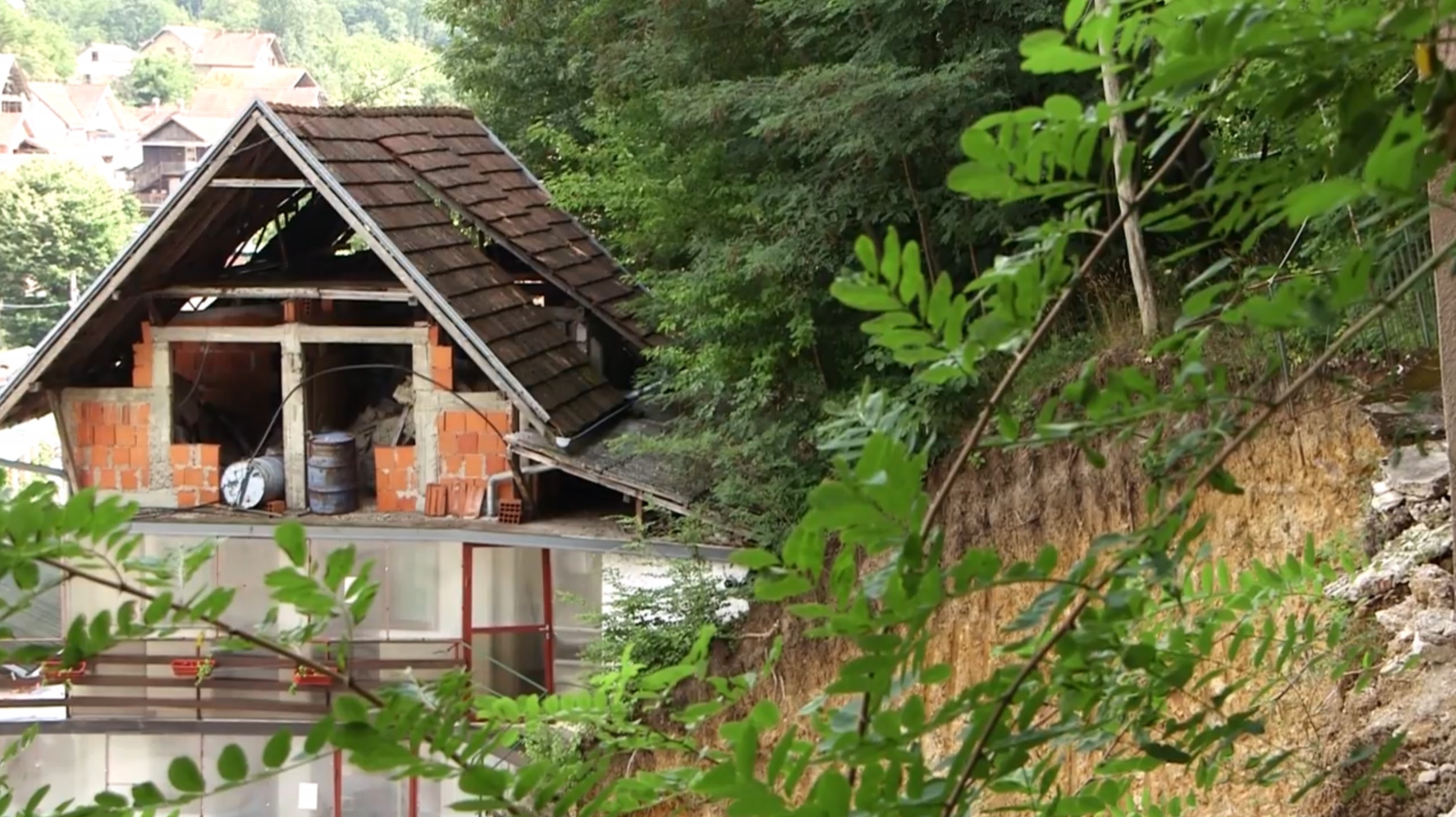 Vikendica, vikendice, brdo, komšija zasekao brdo Foto: N1