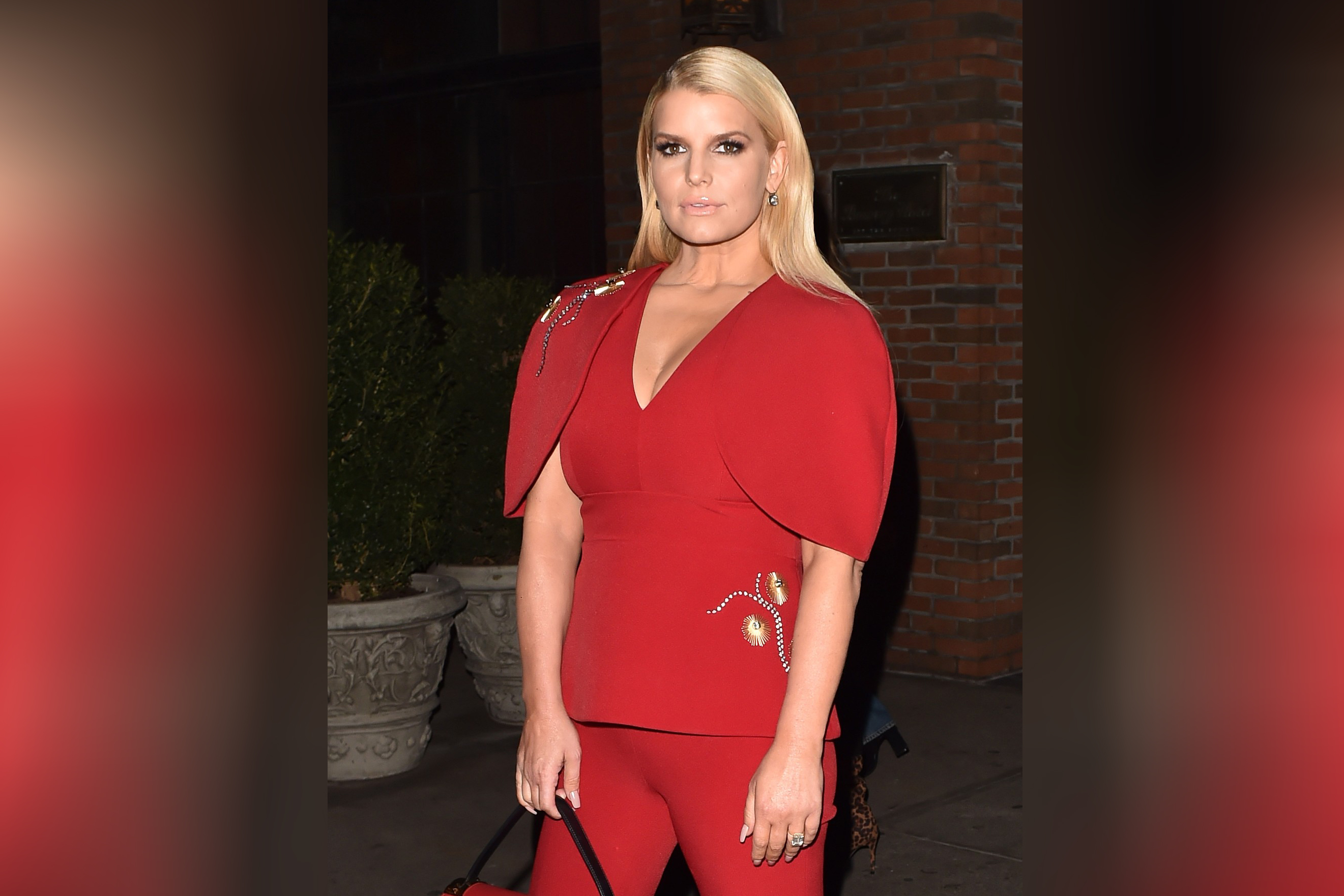 Džesika Simpson, Jessica Simpson stepping out with her family in NYC