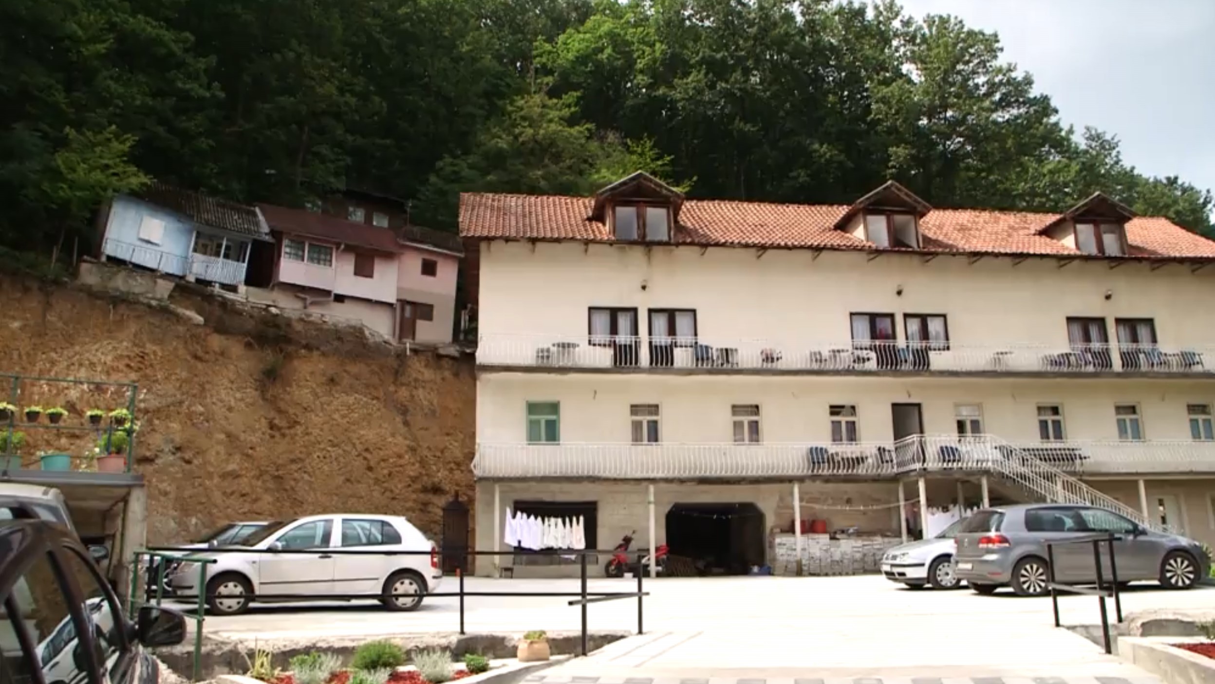 Vikendica, vikendice, brdo, komšija zasekao brdo Foto: N1