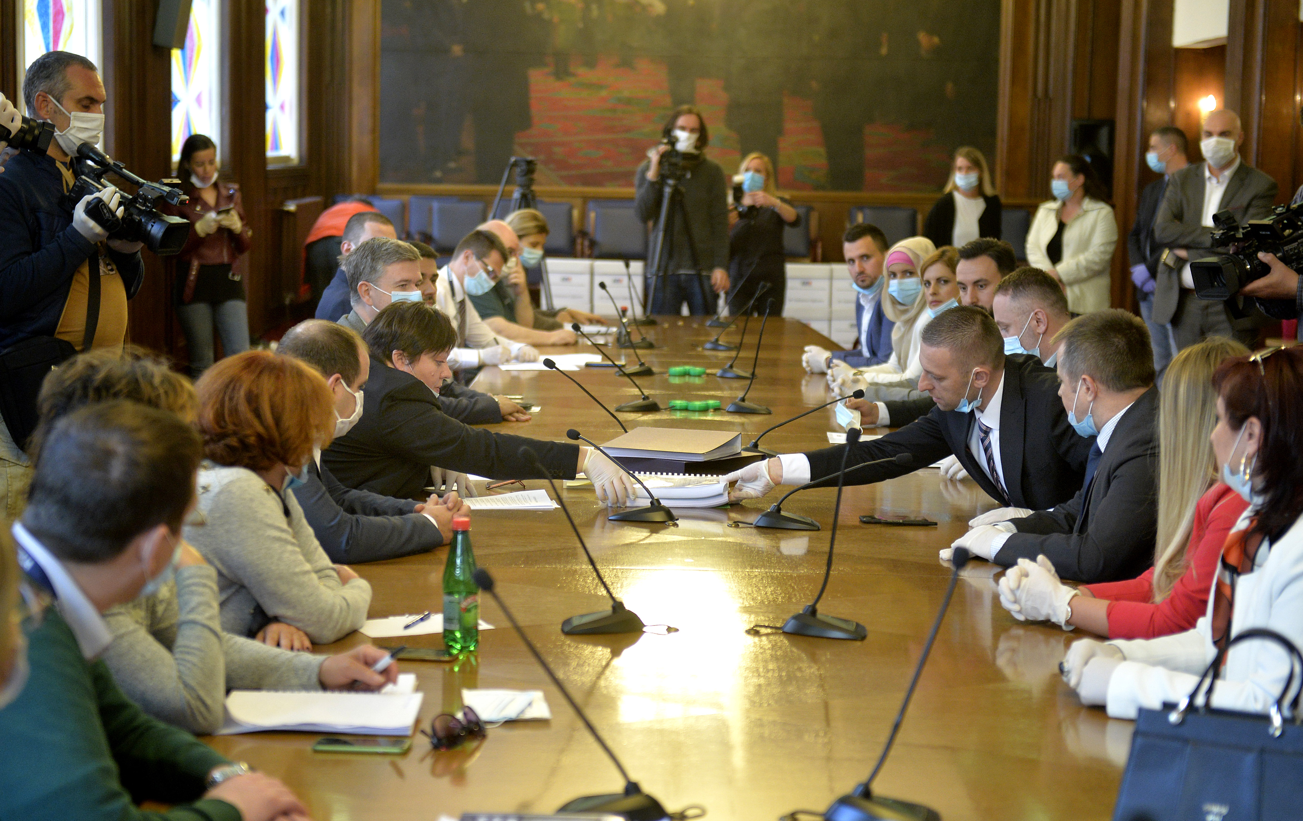 Beograd, 25. maja 2020. -  Predaja izborne liste SDA Sandzaka - dr Sulejman Ugljanin za parlamentarne izbore. FOTO TANJUG / RADE PRELIC / an