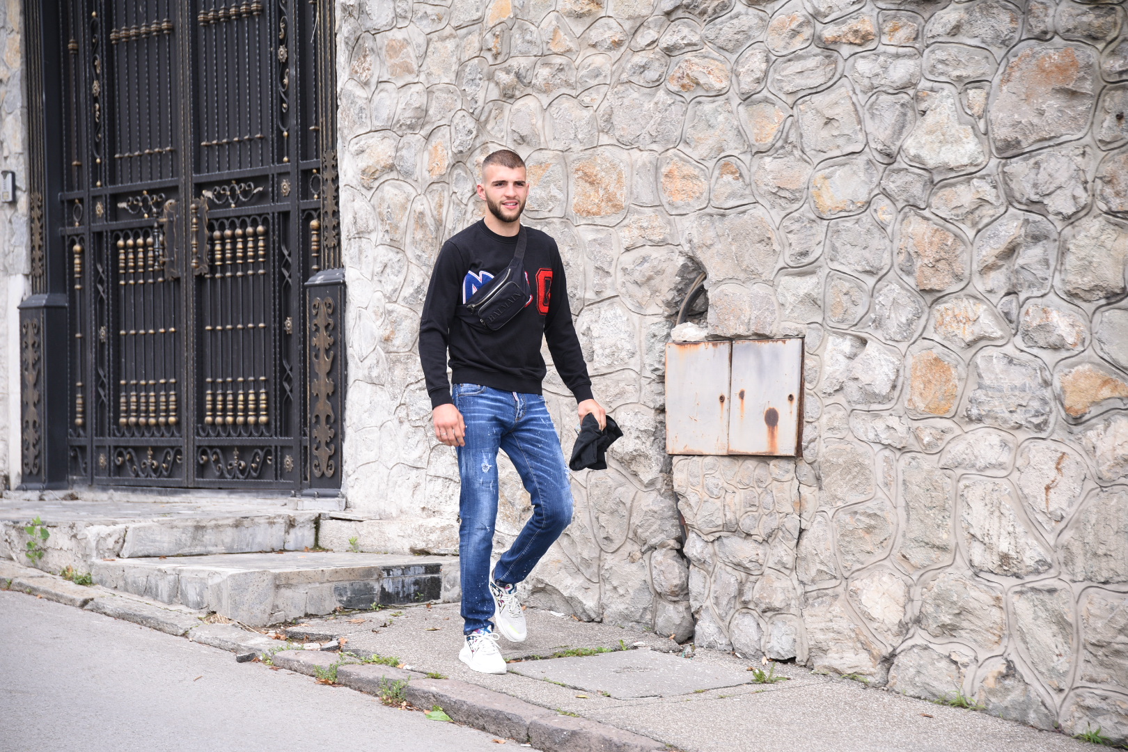 Beograd, 03.06.2020. Veljko Ražnatović izlazi iz Cecine kuće i odlazi u porodilište Foto: Dragan Mujan/Nova.rs