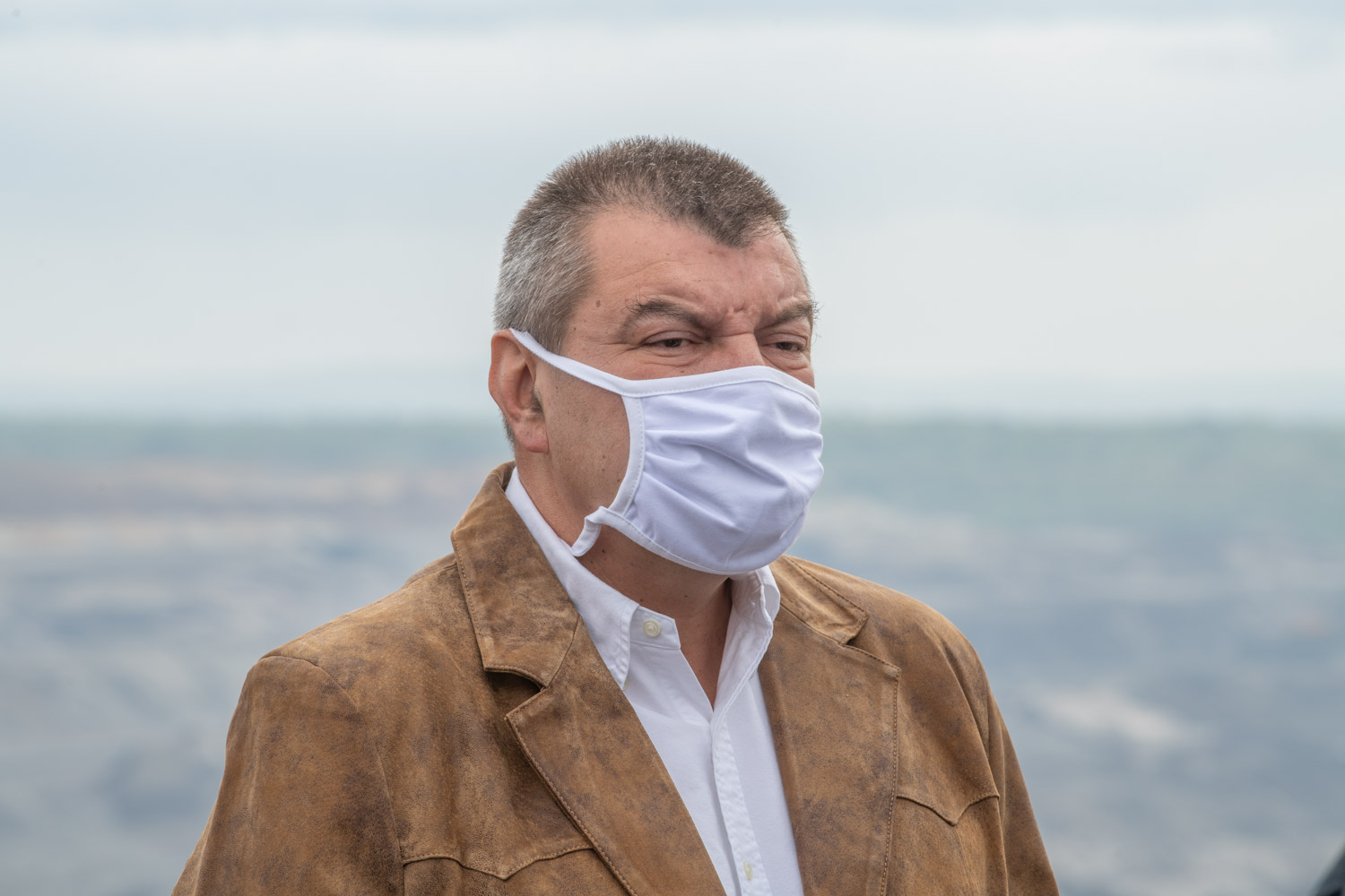 Lazarevac, 1. maja 2020 - Ministar rudarstva i energetike Aleksandar Antic i v.d. direktora JP EPS Milorad Grcic 
posetili RB "Kolubara" Lazarevac, na novom vidikovcu povrsinskog kopa "Radljevo". TANJUG/ EPS/ Danilo Mijatovic/bs