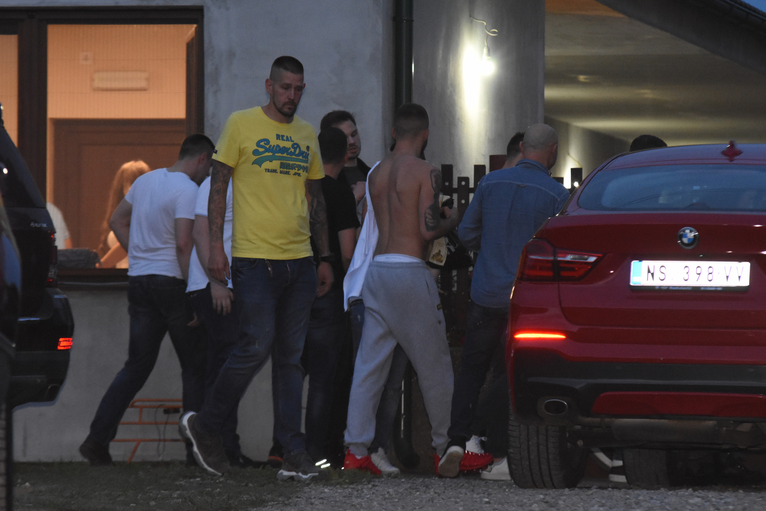 Titel 04.06.2020. Proslava rodjenja unuka Zeljka Raznatovica  u domu porodice Bogdane Rodic Foto:Nova.rs